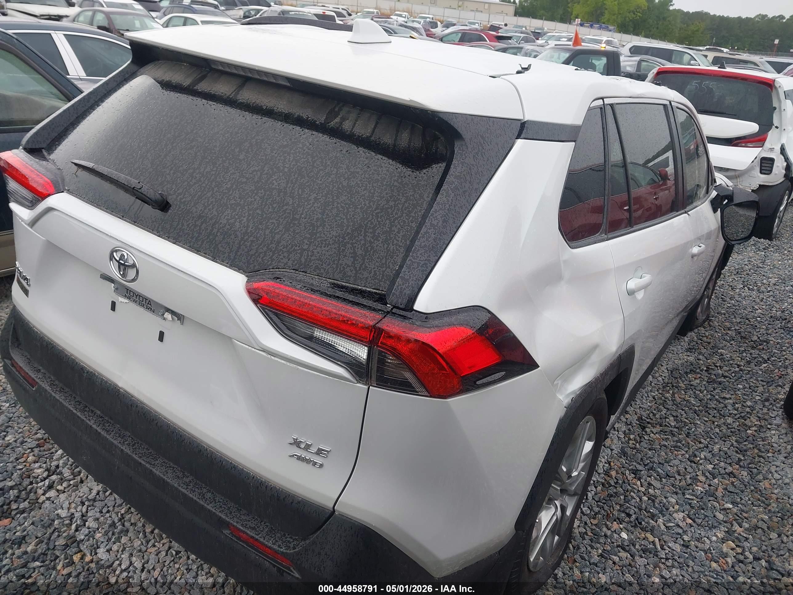 TOYOTA RAV4 image 4