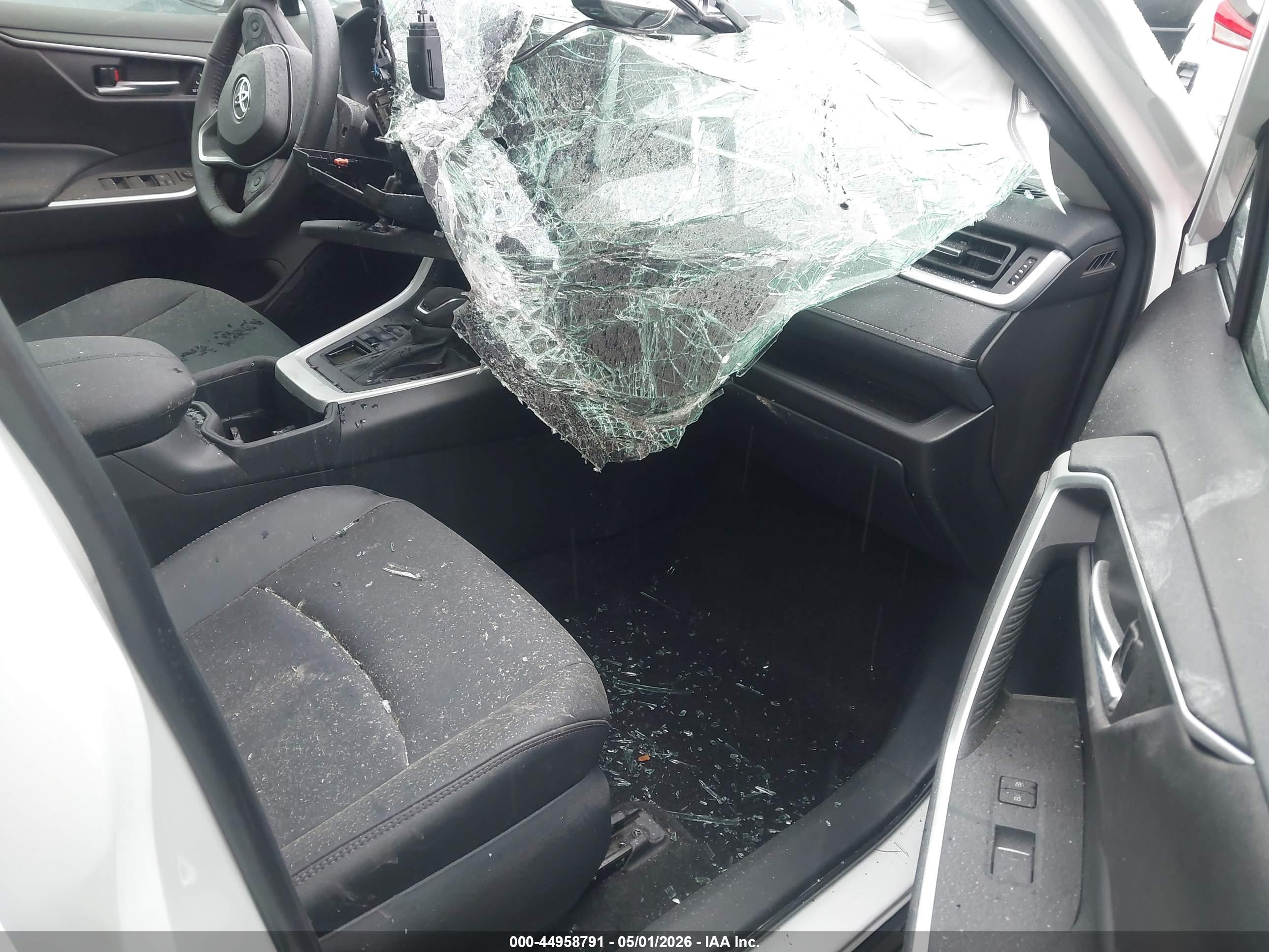 TOYOTA RAV4 image 5