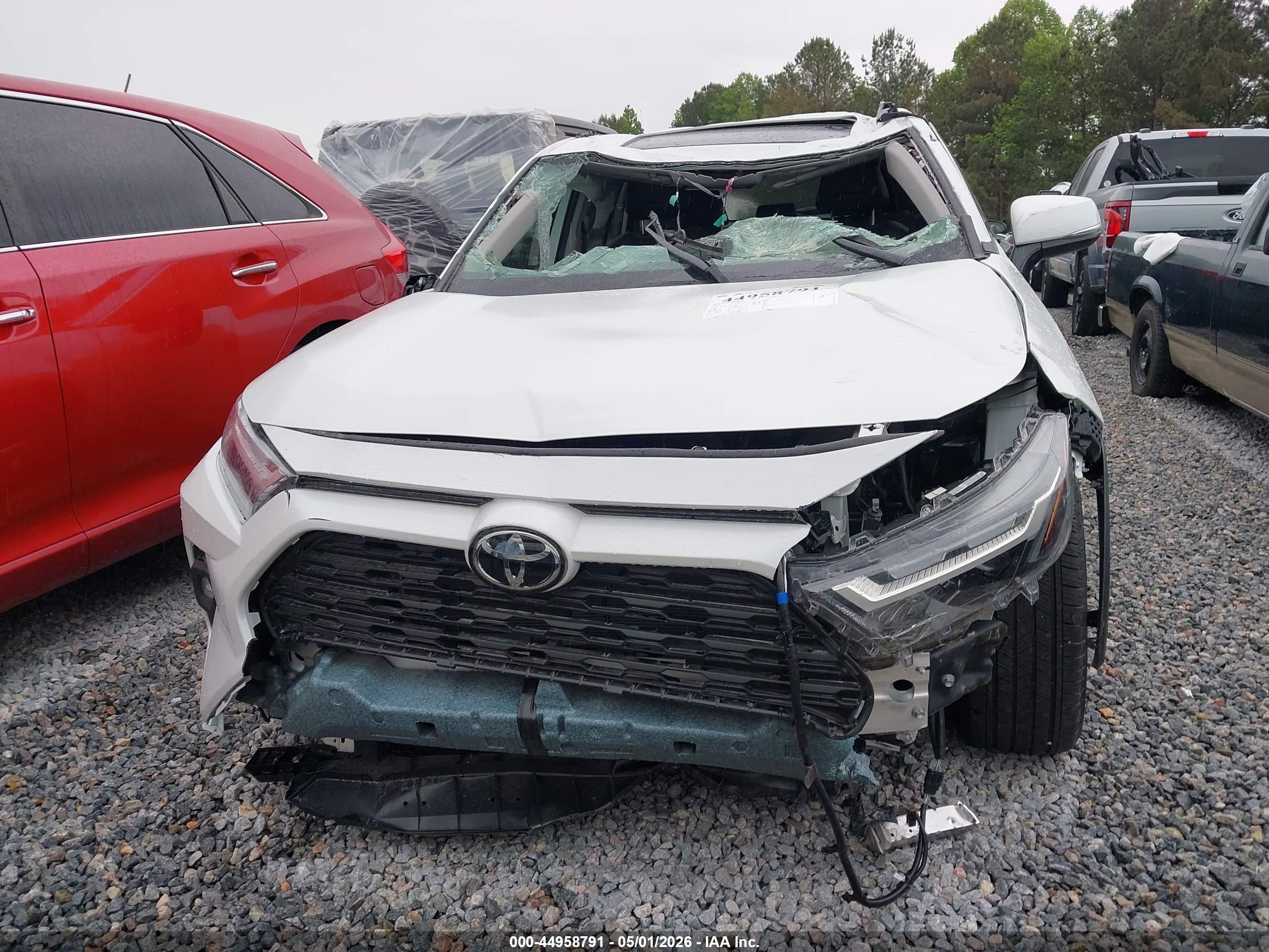 TOYOTA RAV4 image 6