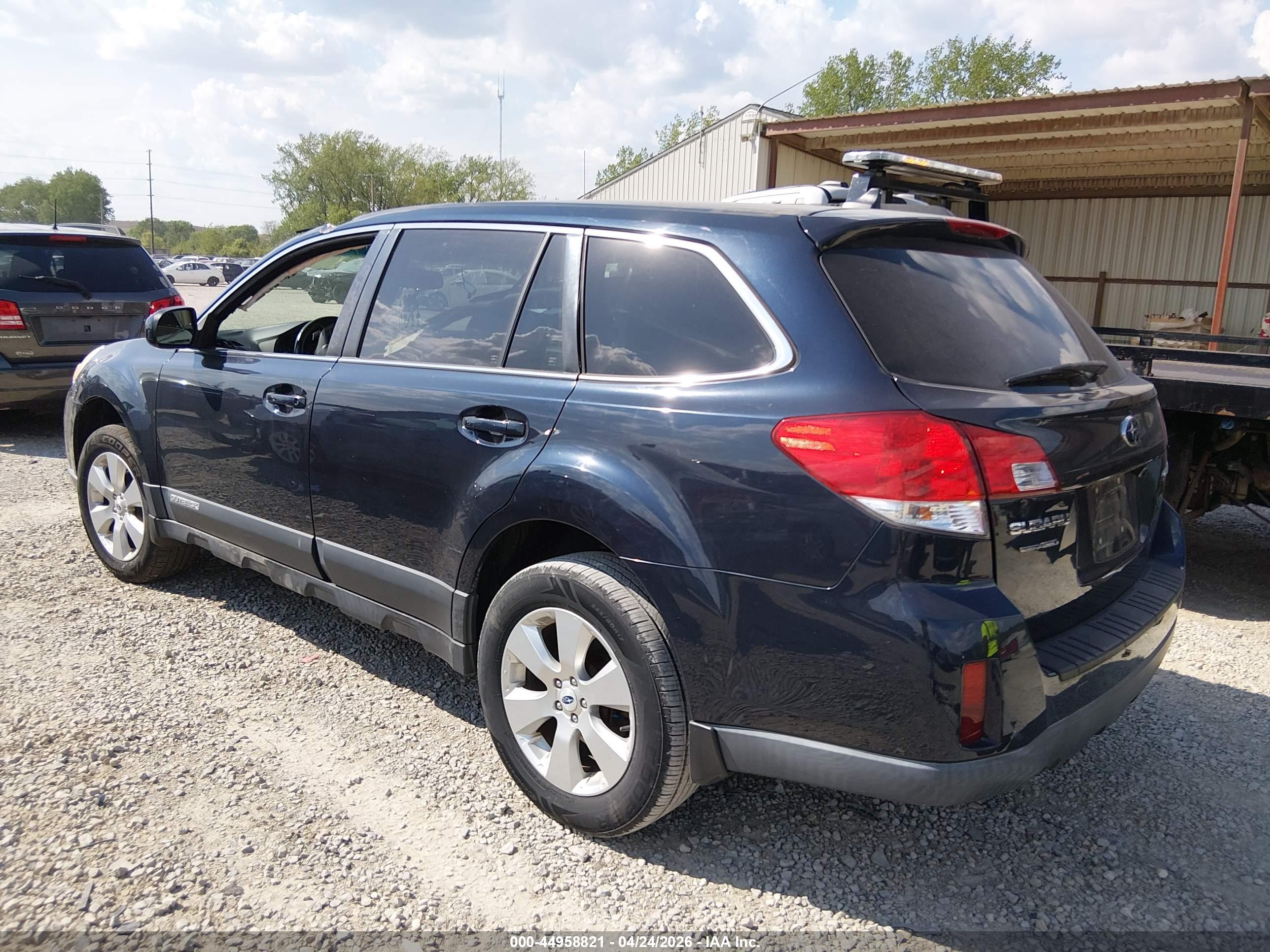 SUBARU OUTBACK image 3