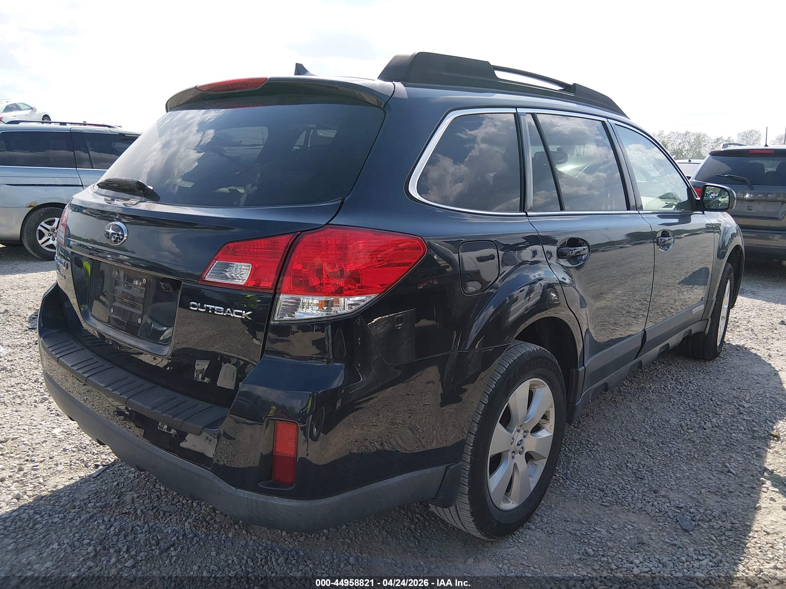 SUBARU OUTBACK image 4