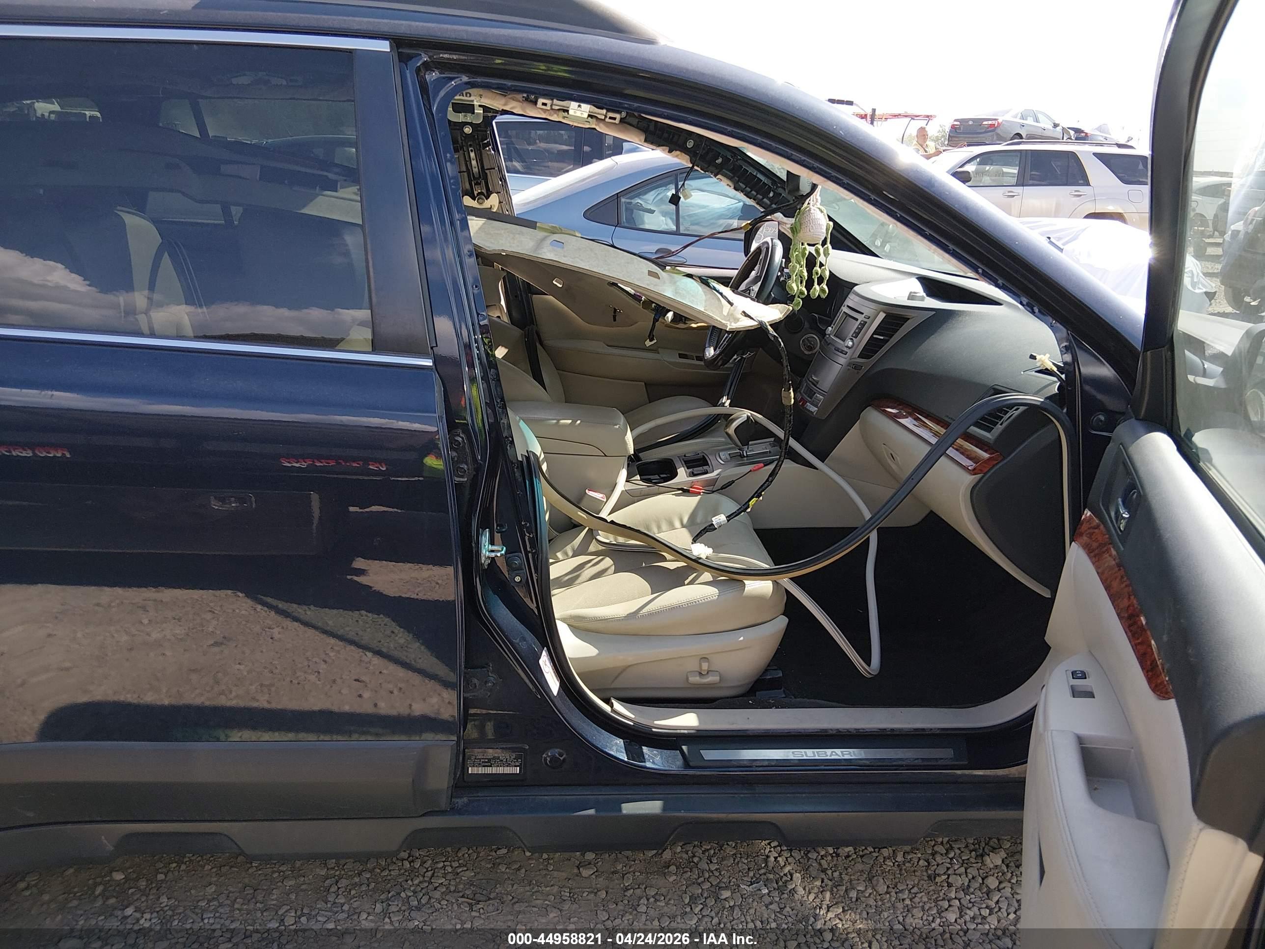 SUBARU OUTBACK image 5