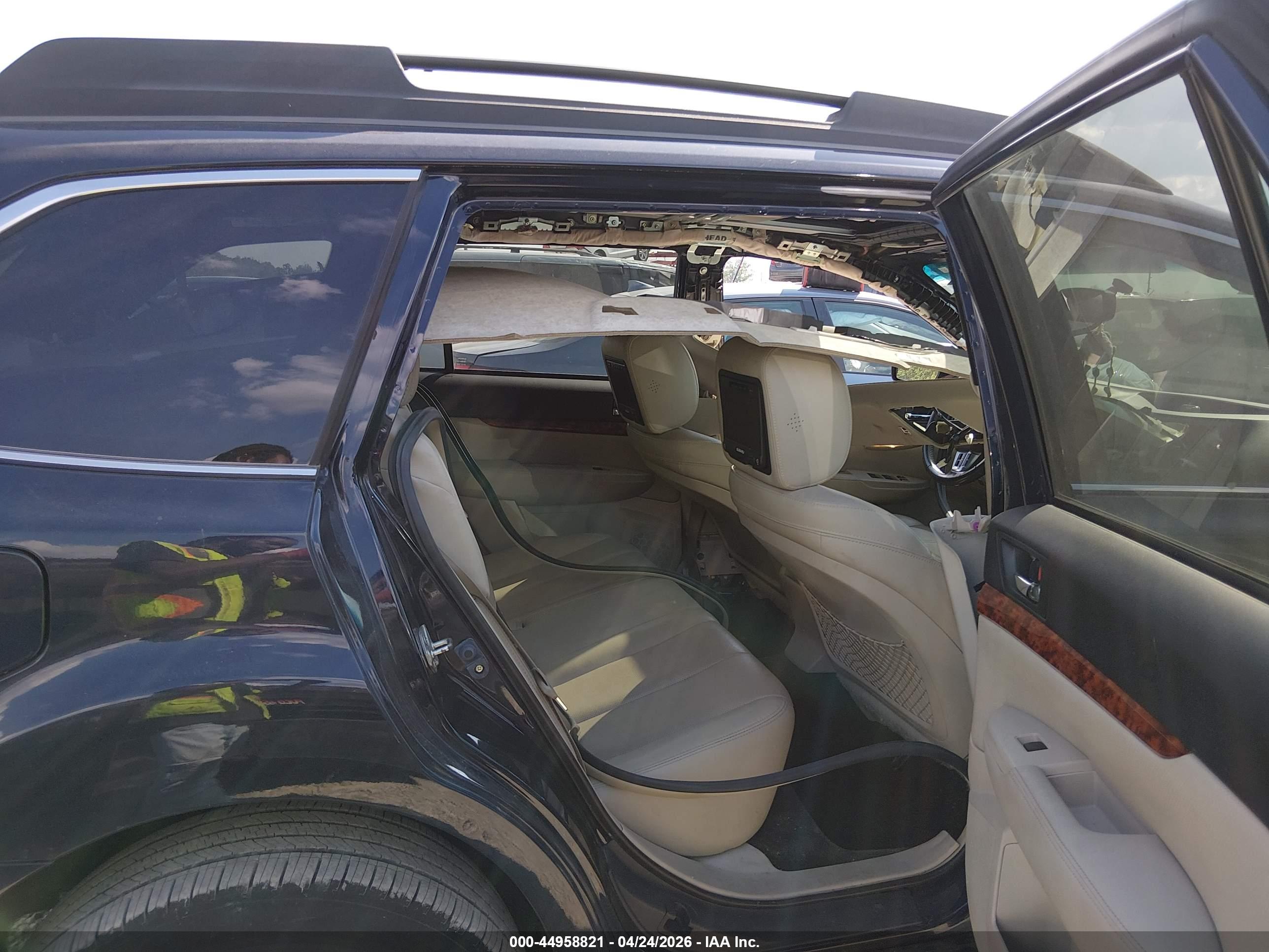 SUBARU OUTBACK image 8