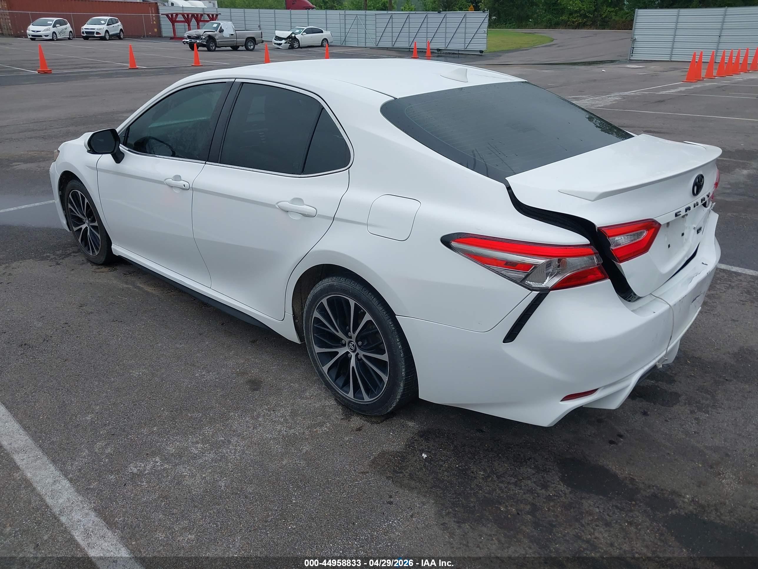 TOYOTA CAMRY image 3