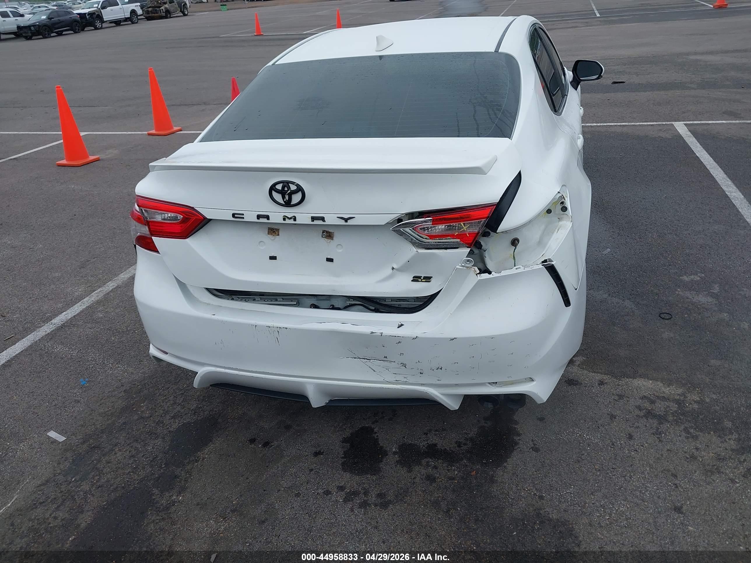 TOYOTA CAMRY image 6