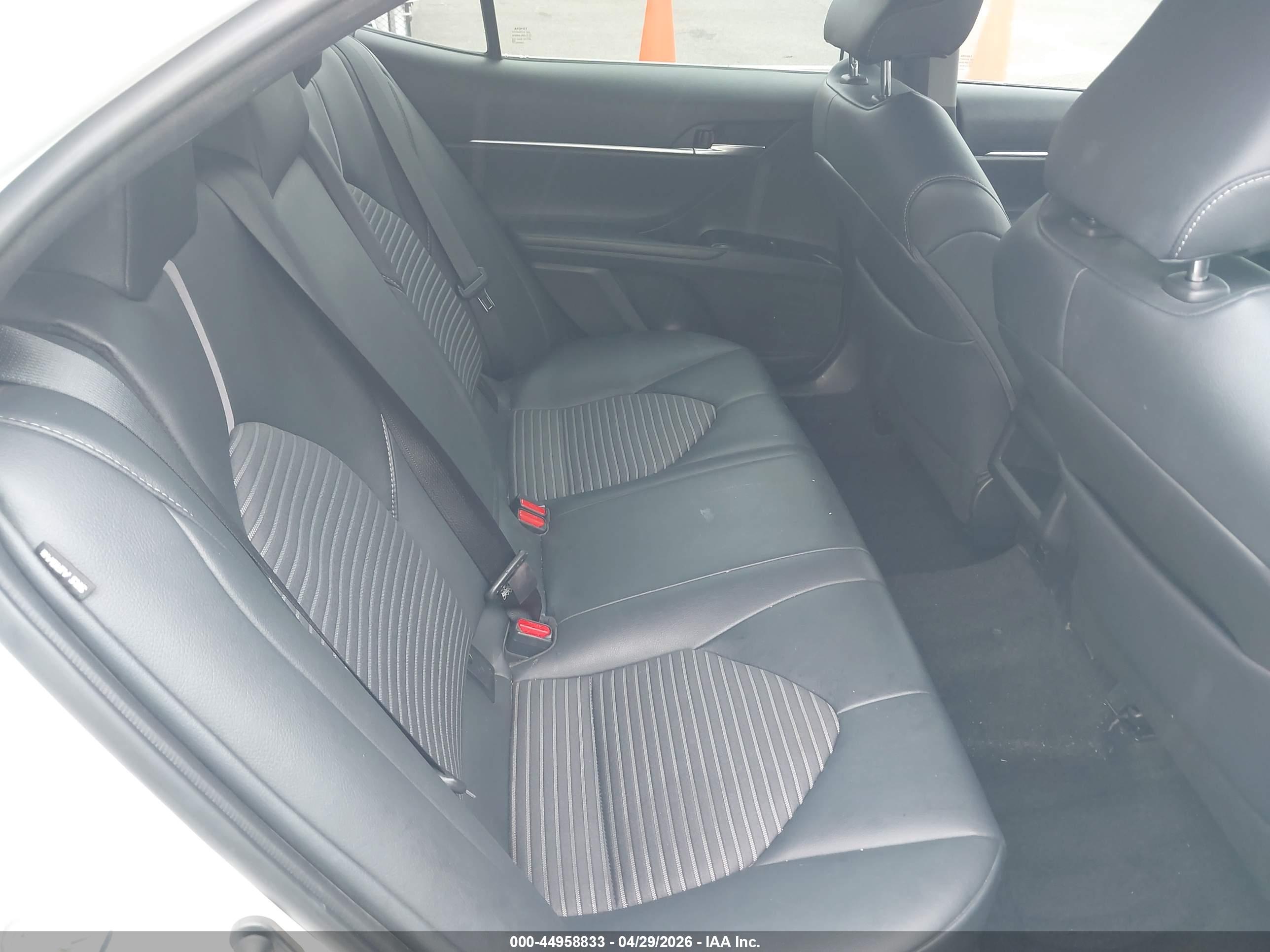 TOYOTA CAMRY image 8