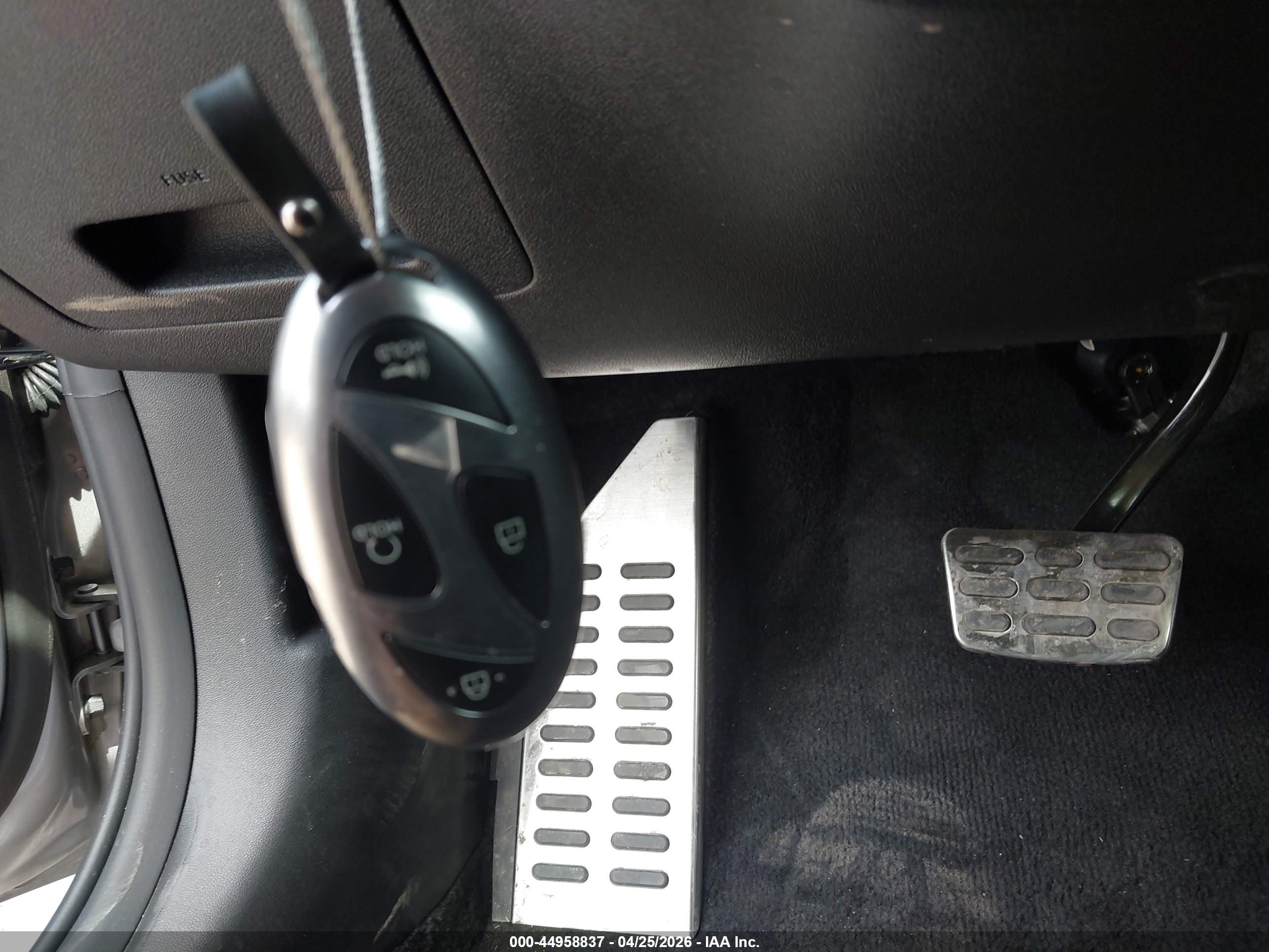 HYUNDAI ELANTRA image 11