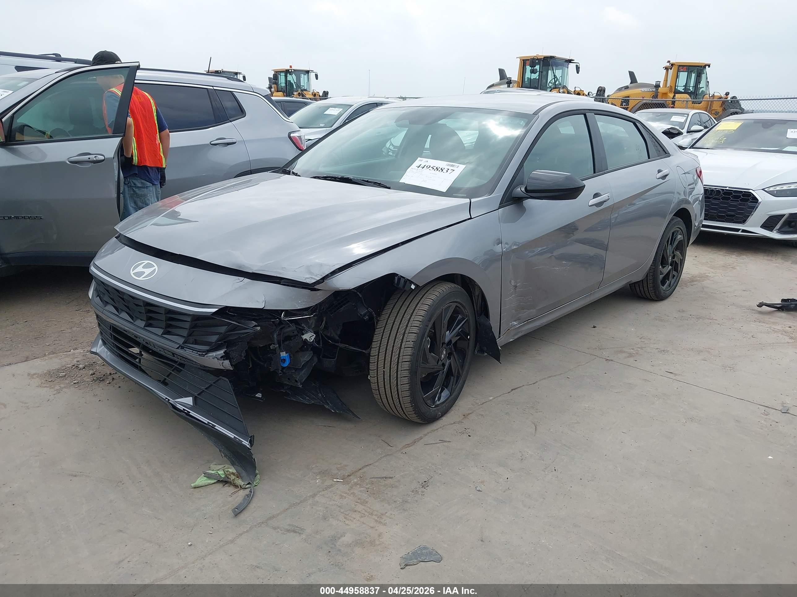 HYUNDAI ELANTRA image 2