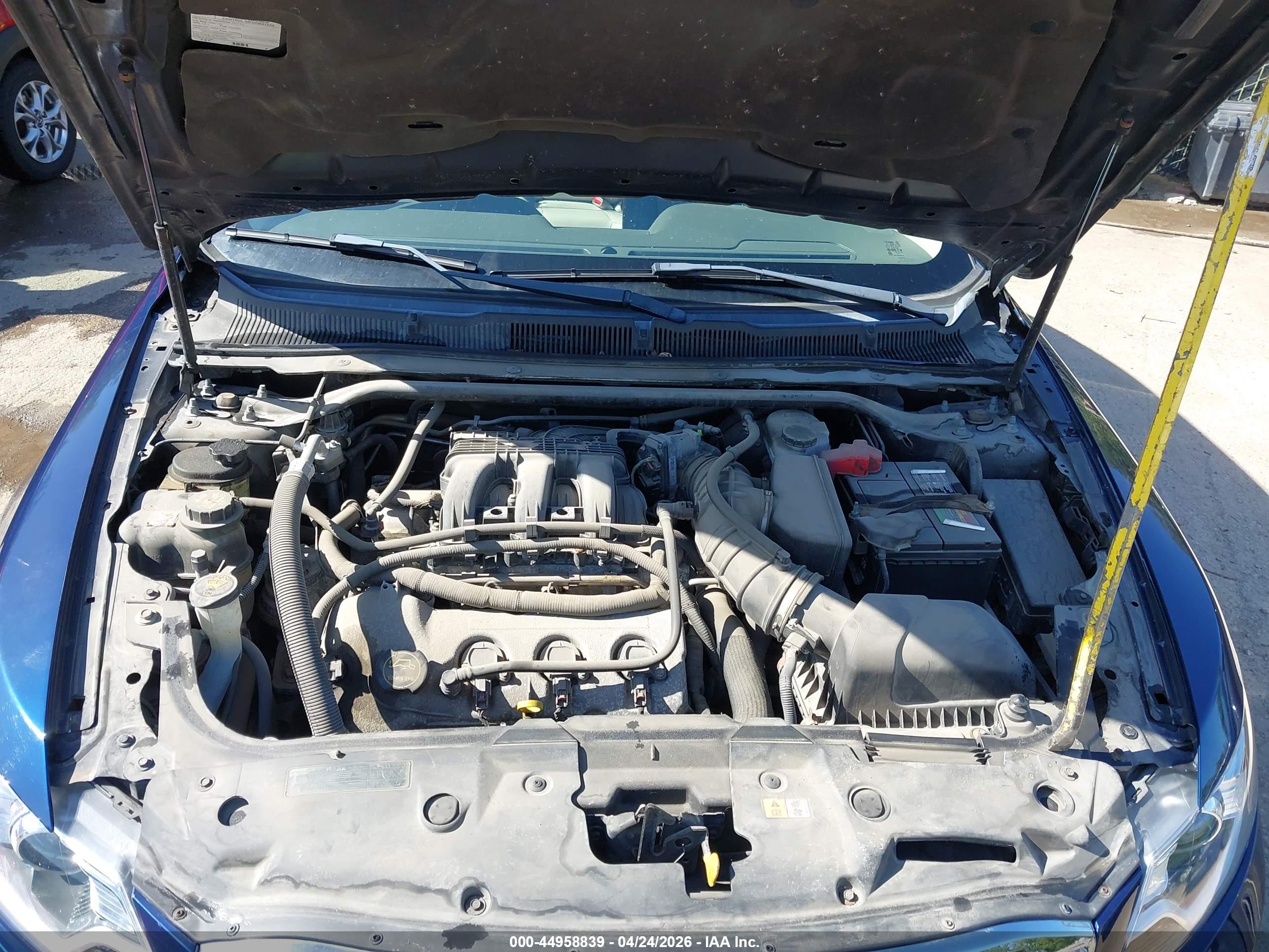 FORD TAURUS image 10