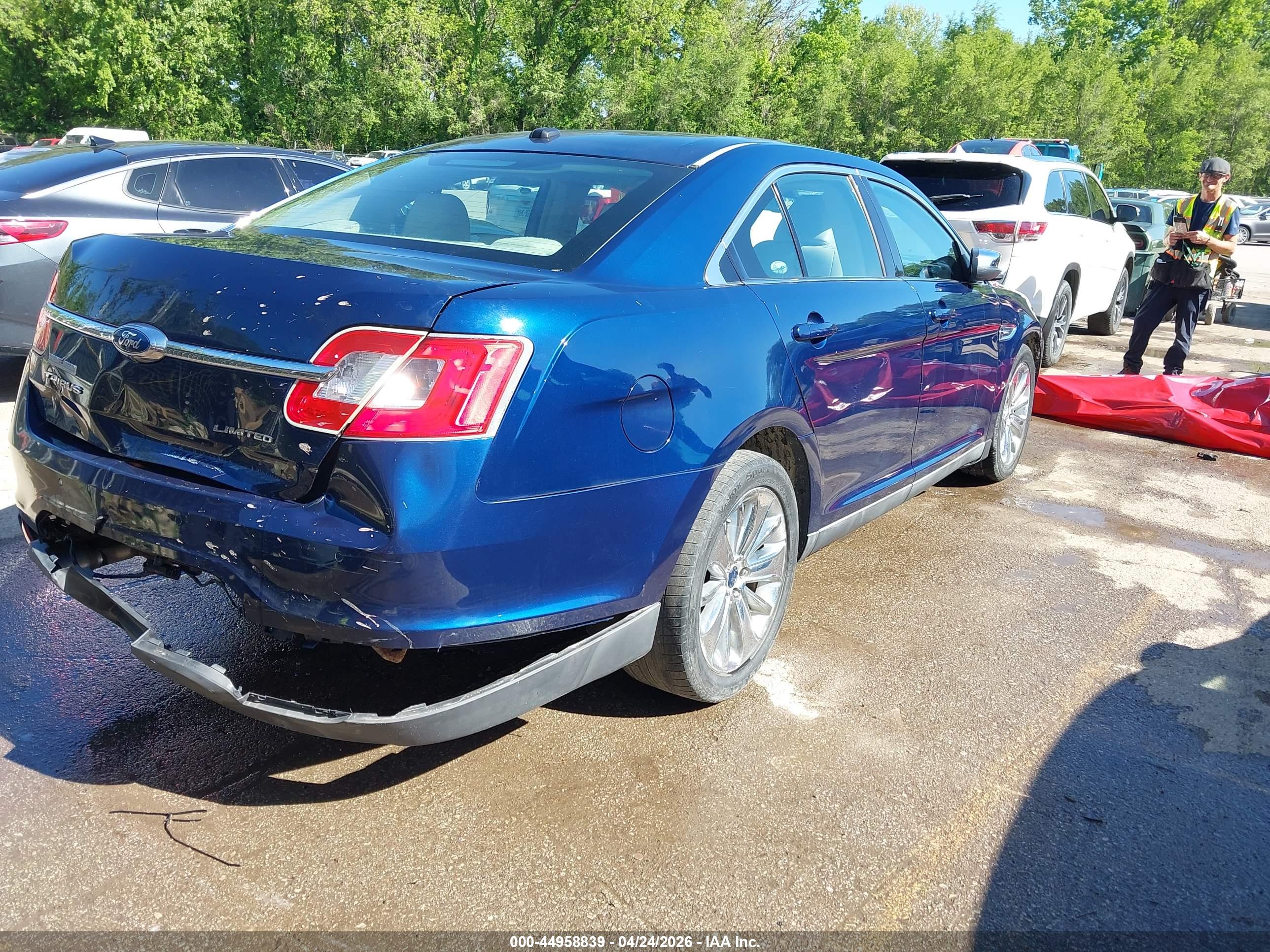 FORD TAURUS image 4