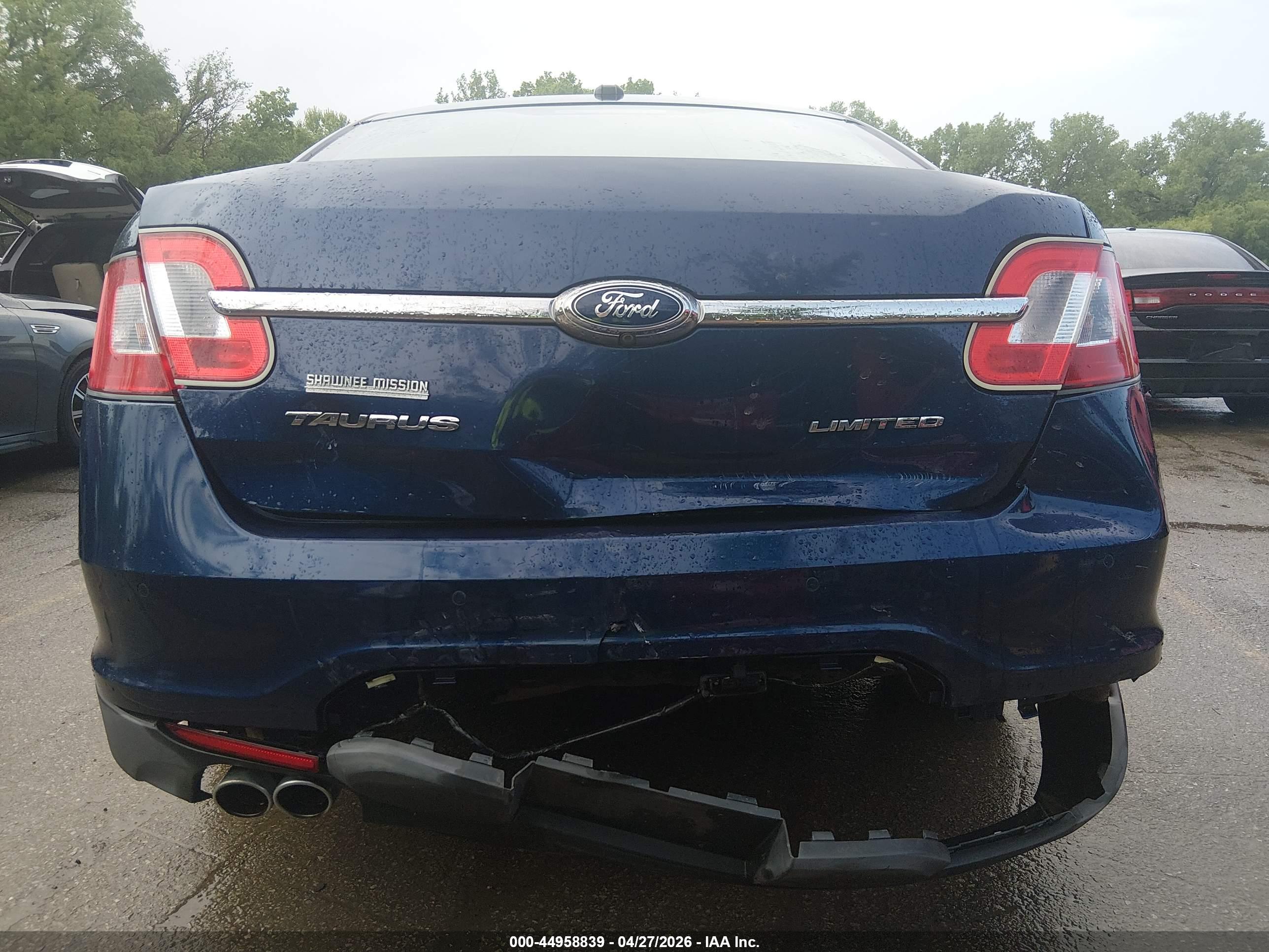 FORD TAURUS image 6