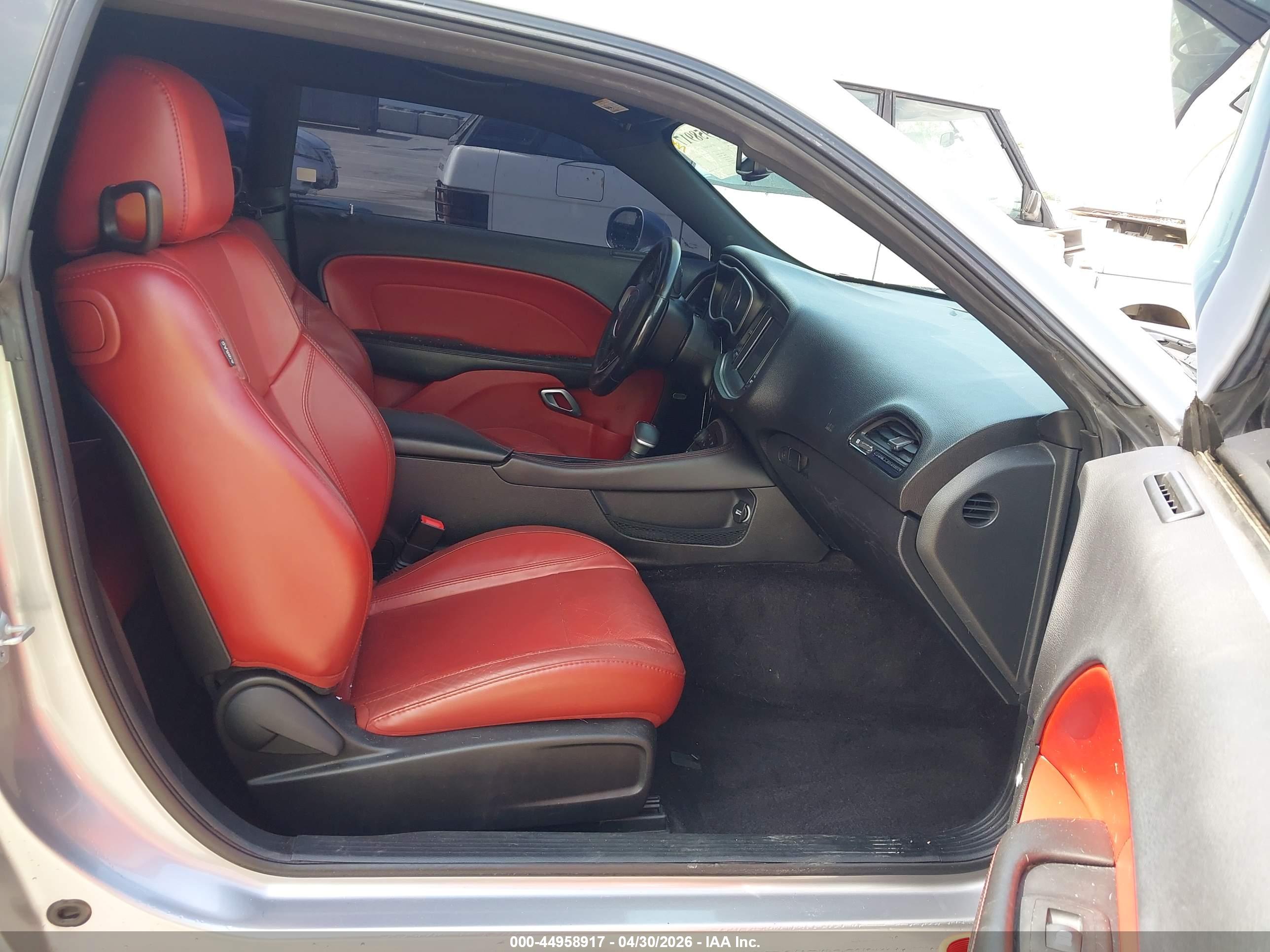 DODGE CHALLENGER image 5