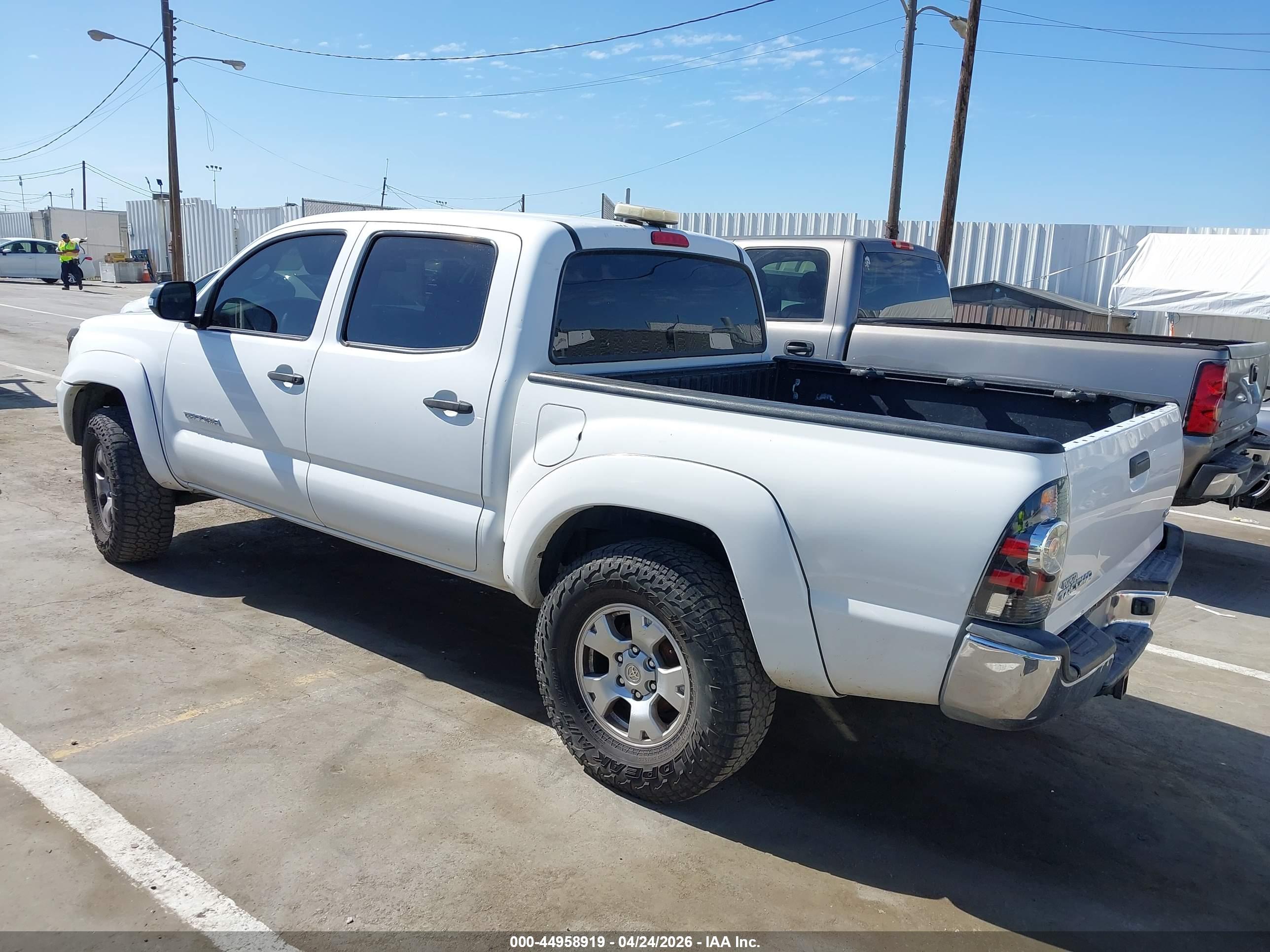 TOYOTA TACOMA image 3
