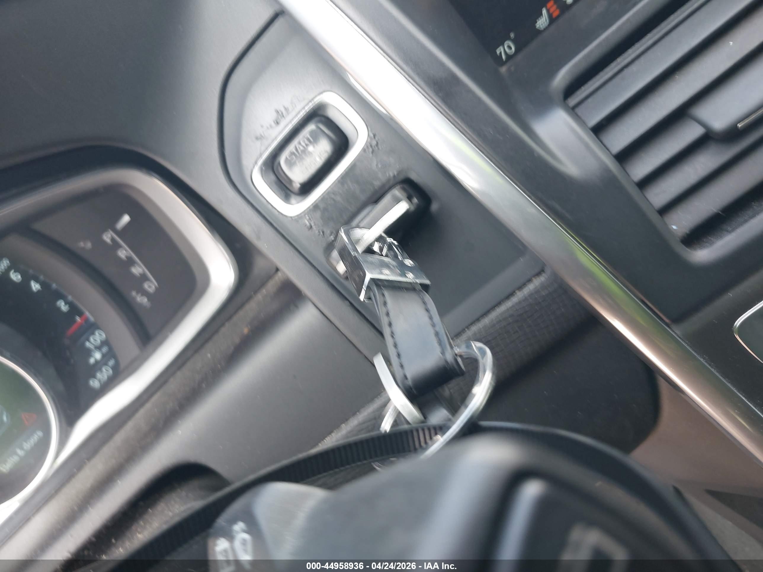 VOLVO XC60 image 11