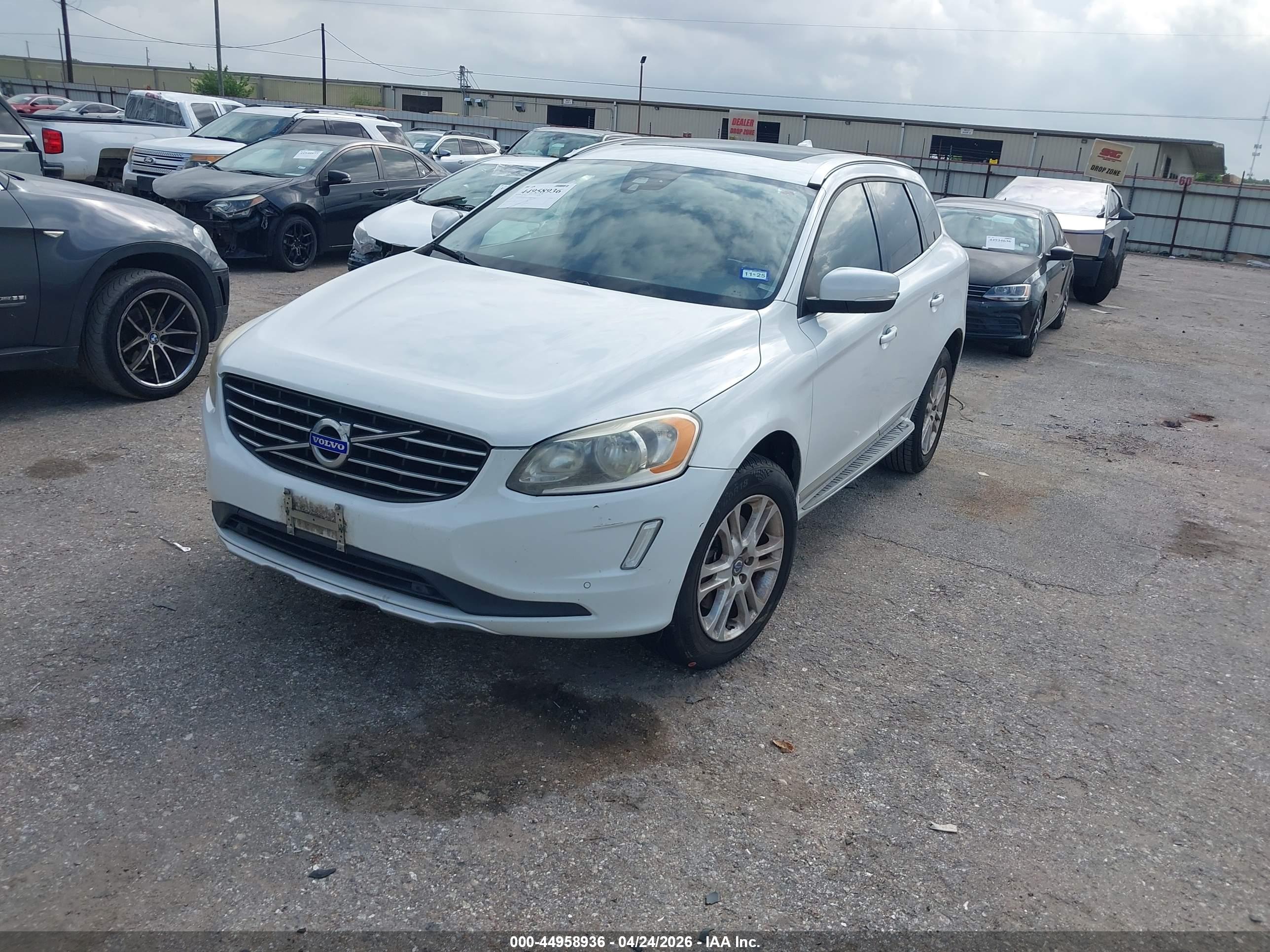 VOLVO XC60 image 2