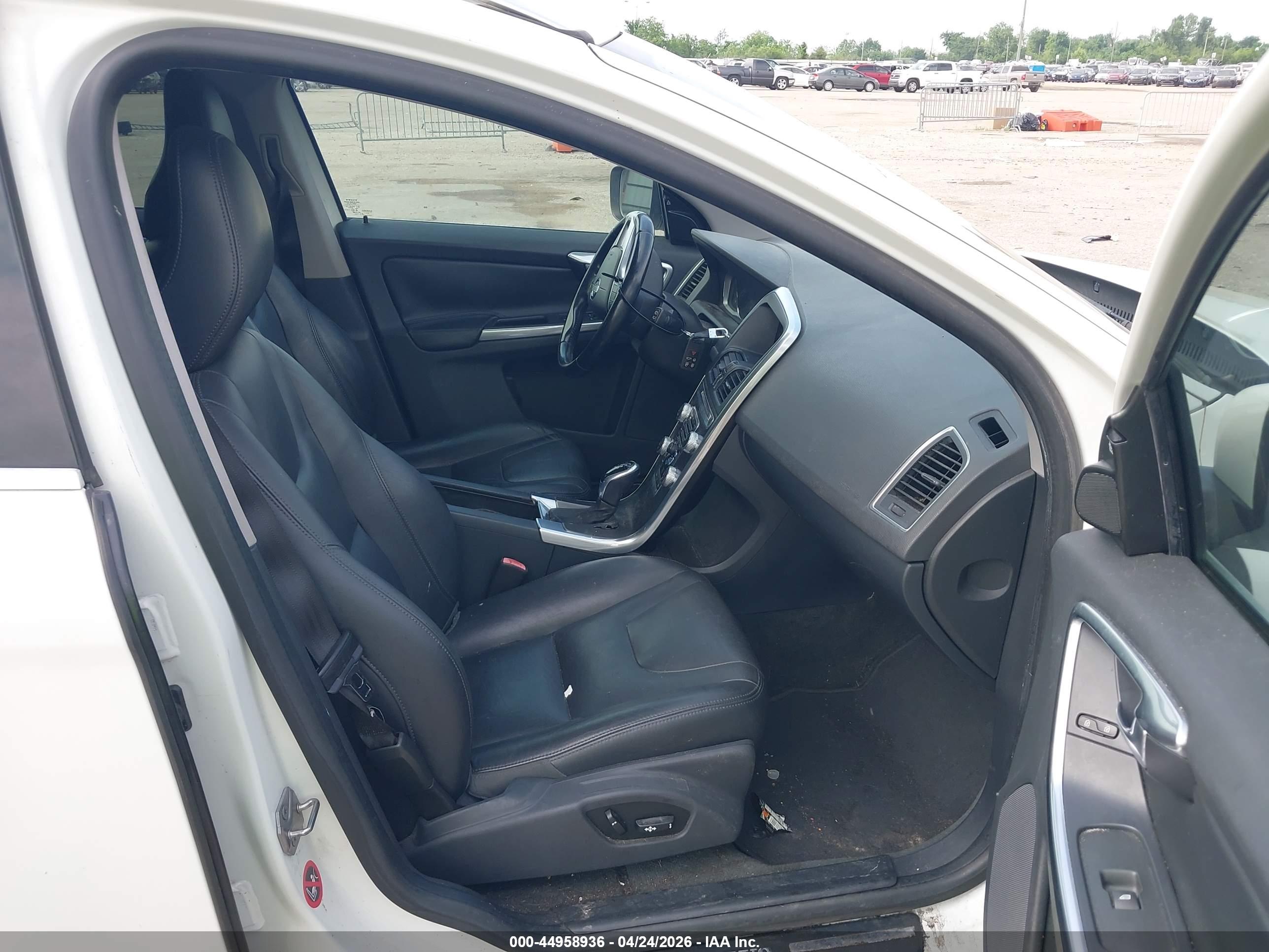 VOLVO XC60 image 5
