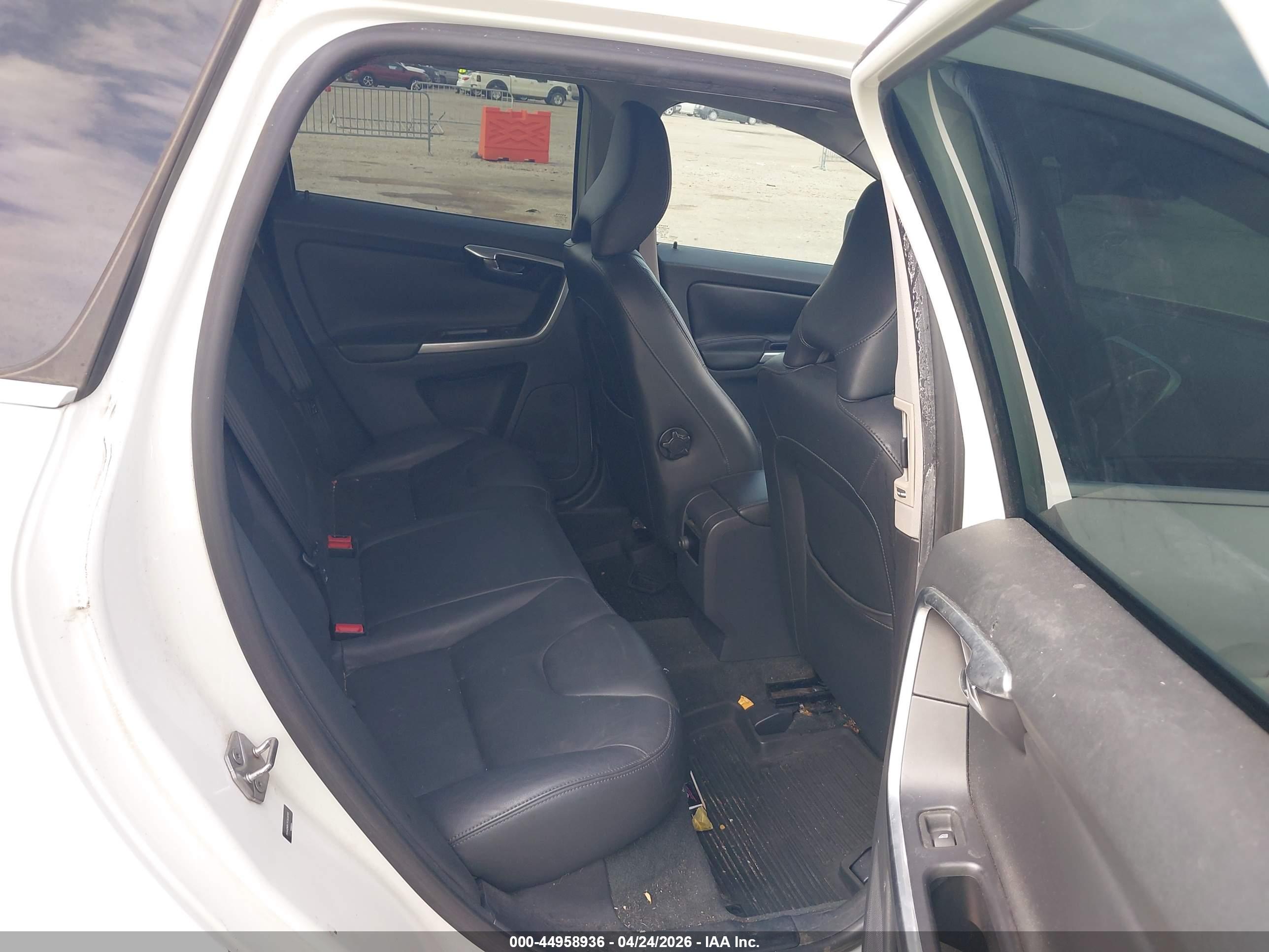 VOLVO XC60 image 8