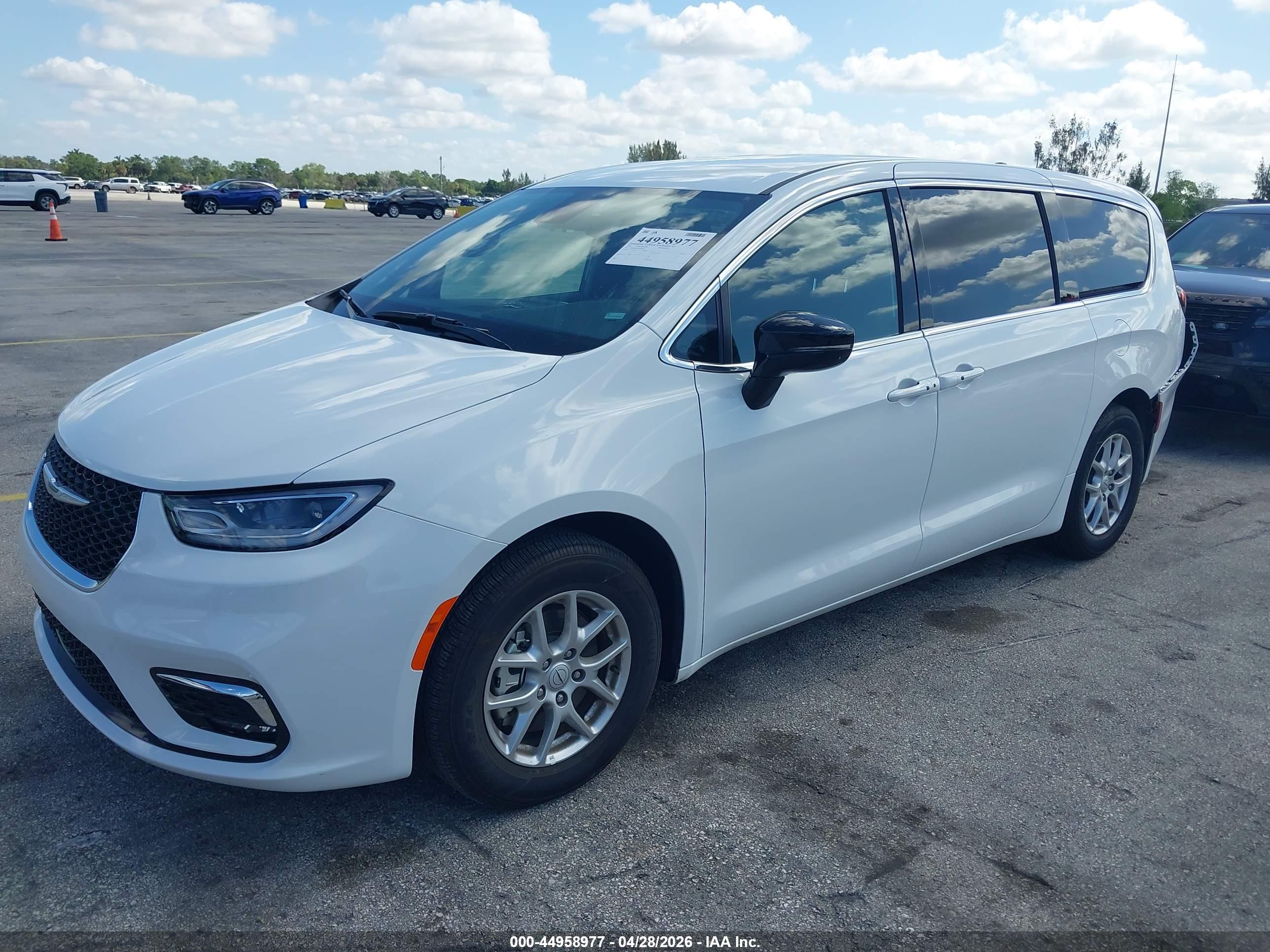 CHRYSLER PACIFICA image 2