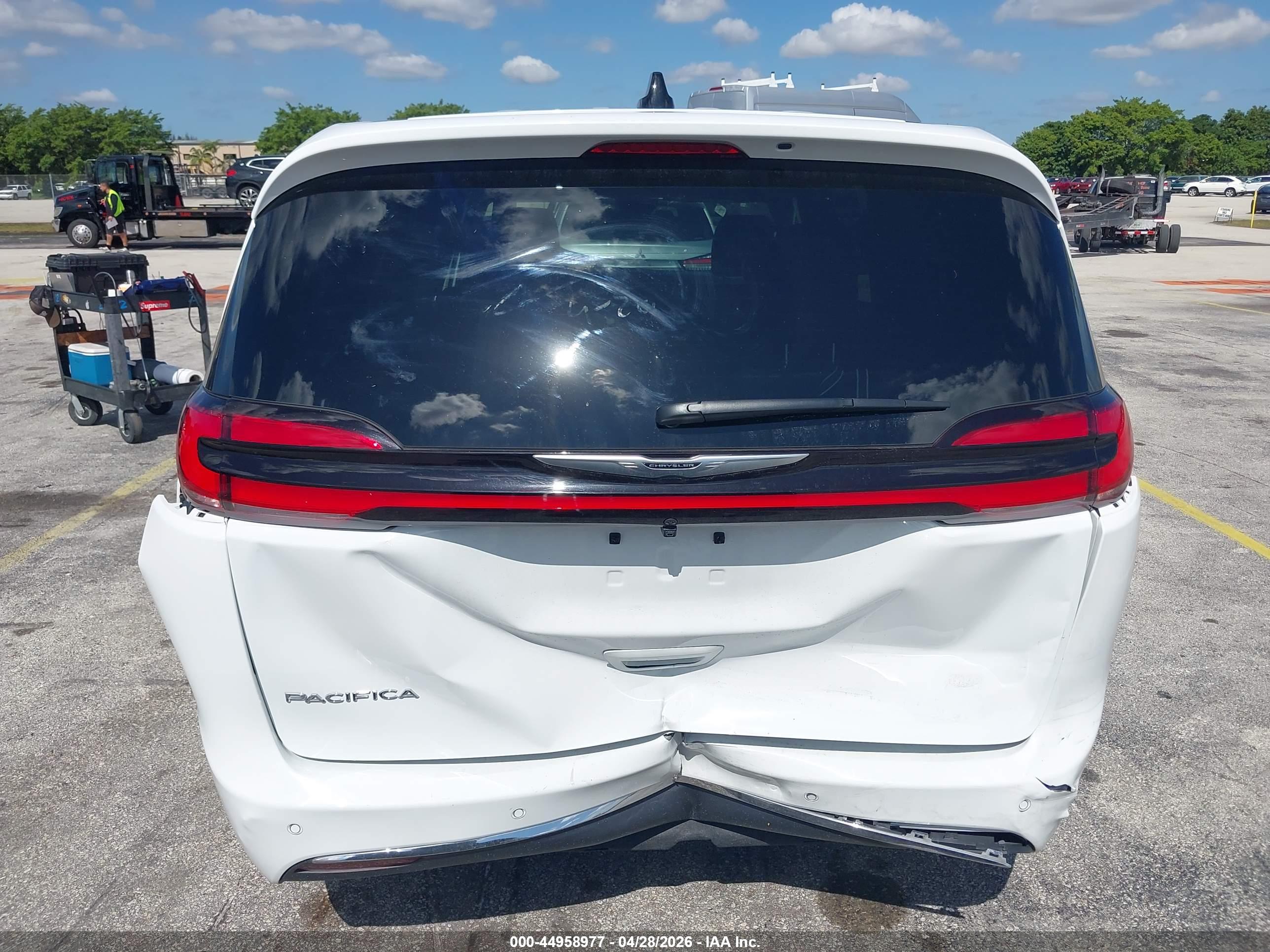 CHRYSLER PACIFICA image 6