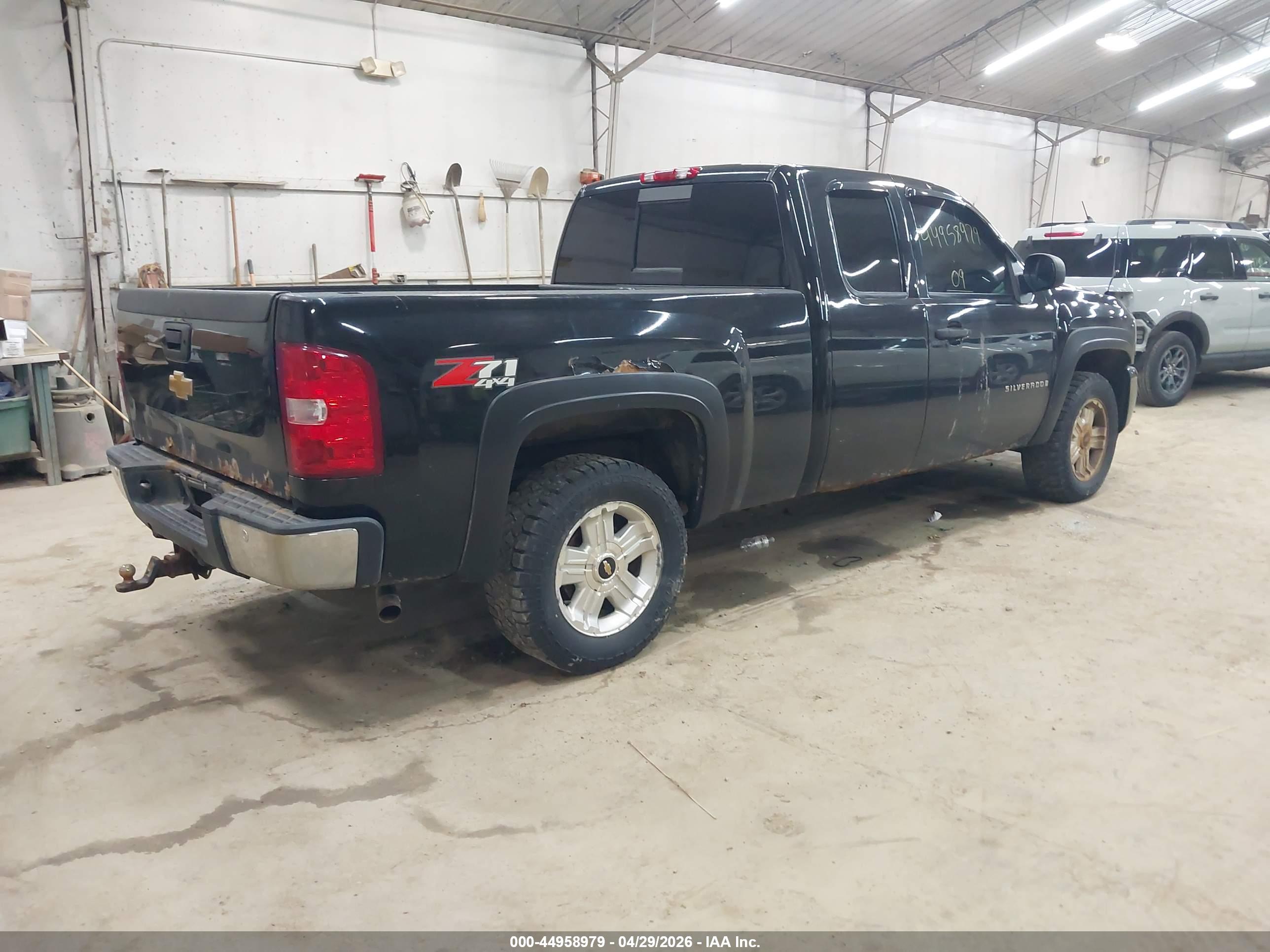 CHEVROLET SILVERADO image 4