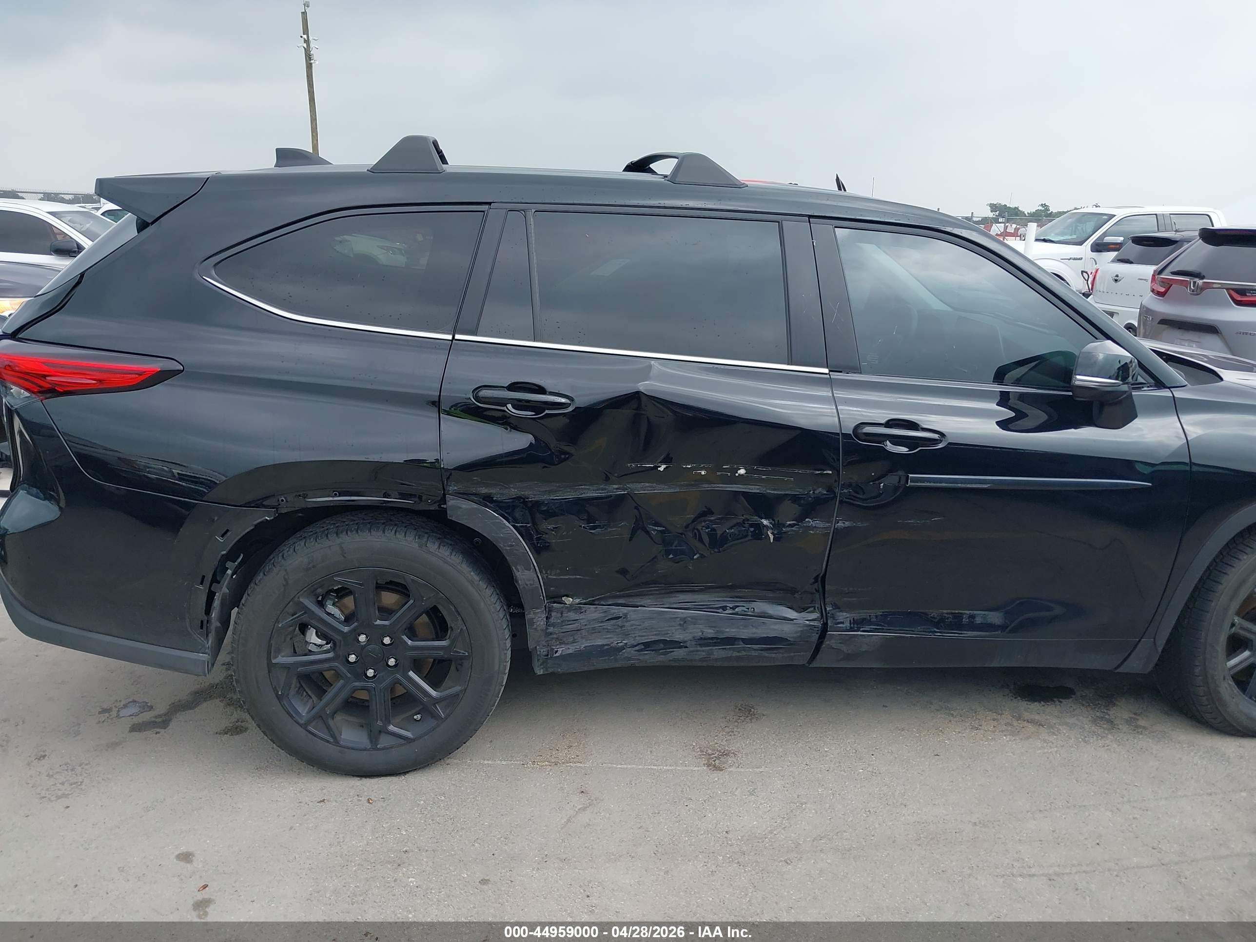 TOYOTA HIGHLANDER image 6