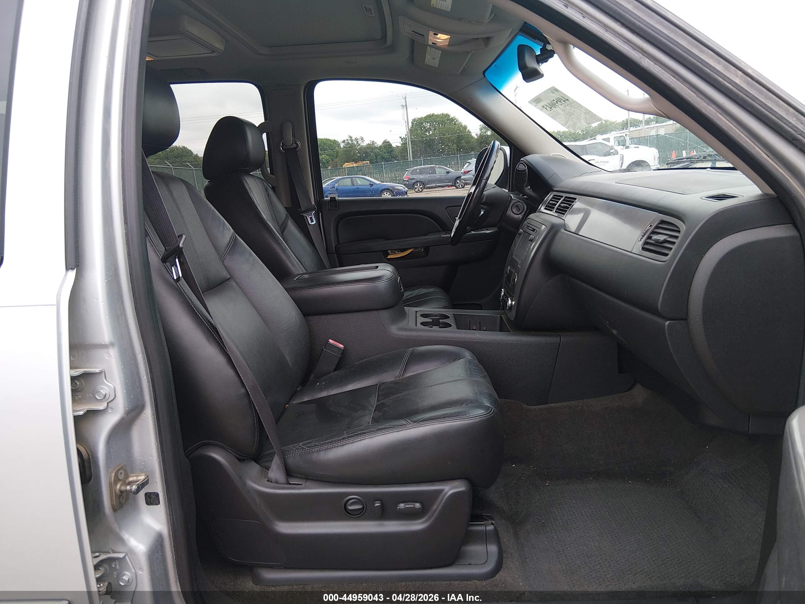 CHEVROLET TAHOE image 5