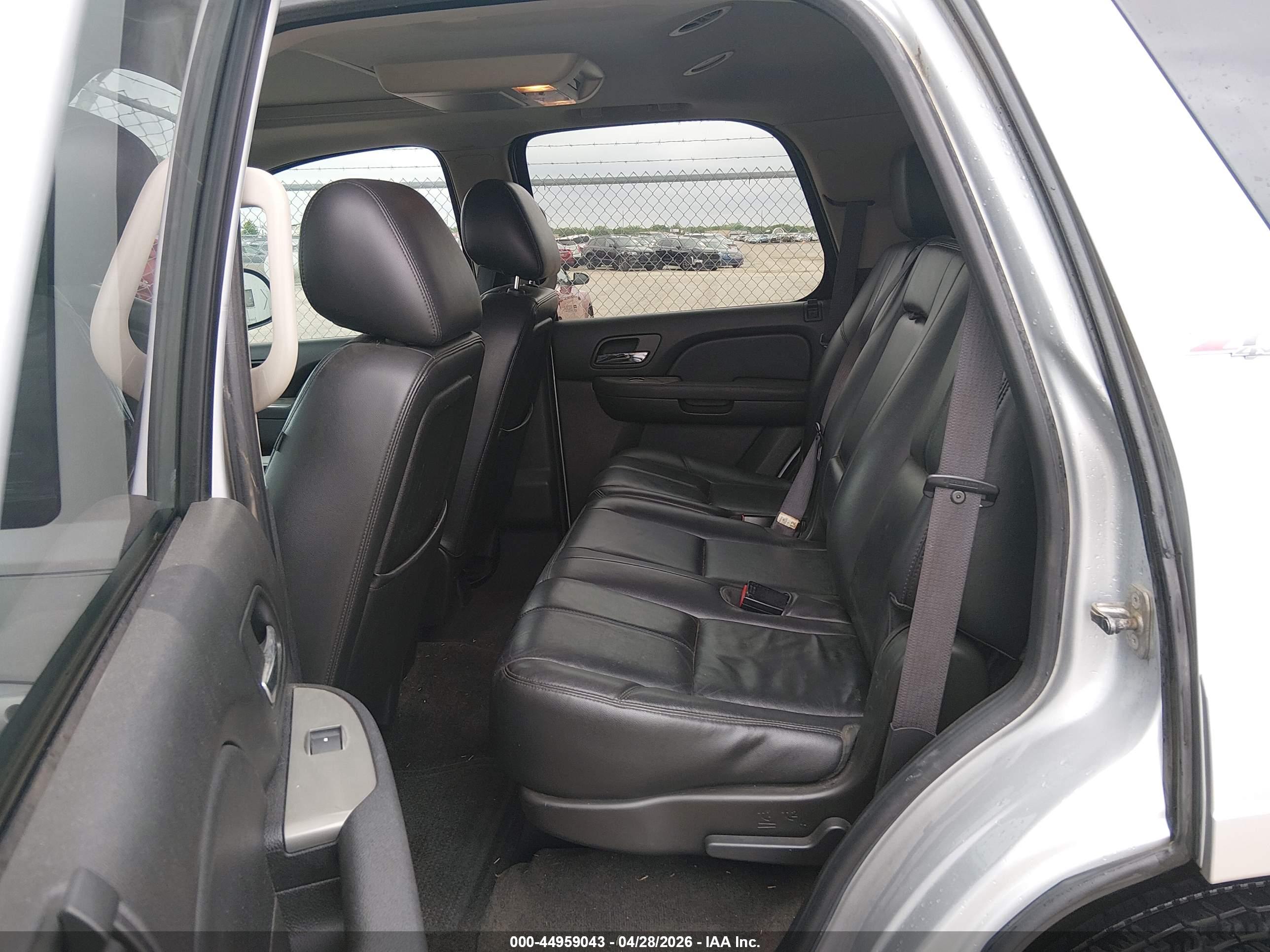 CHEVROLET TAHOE image 8
