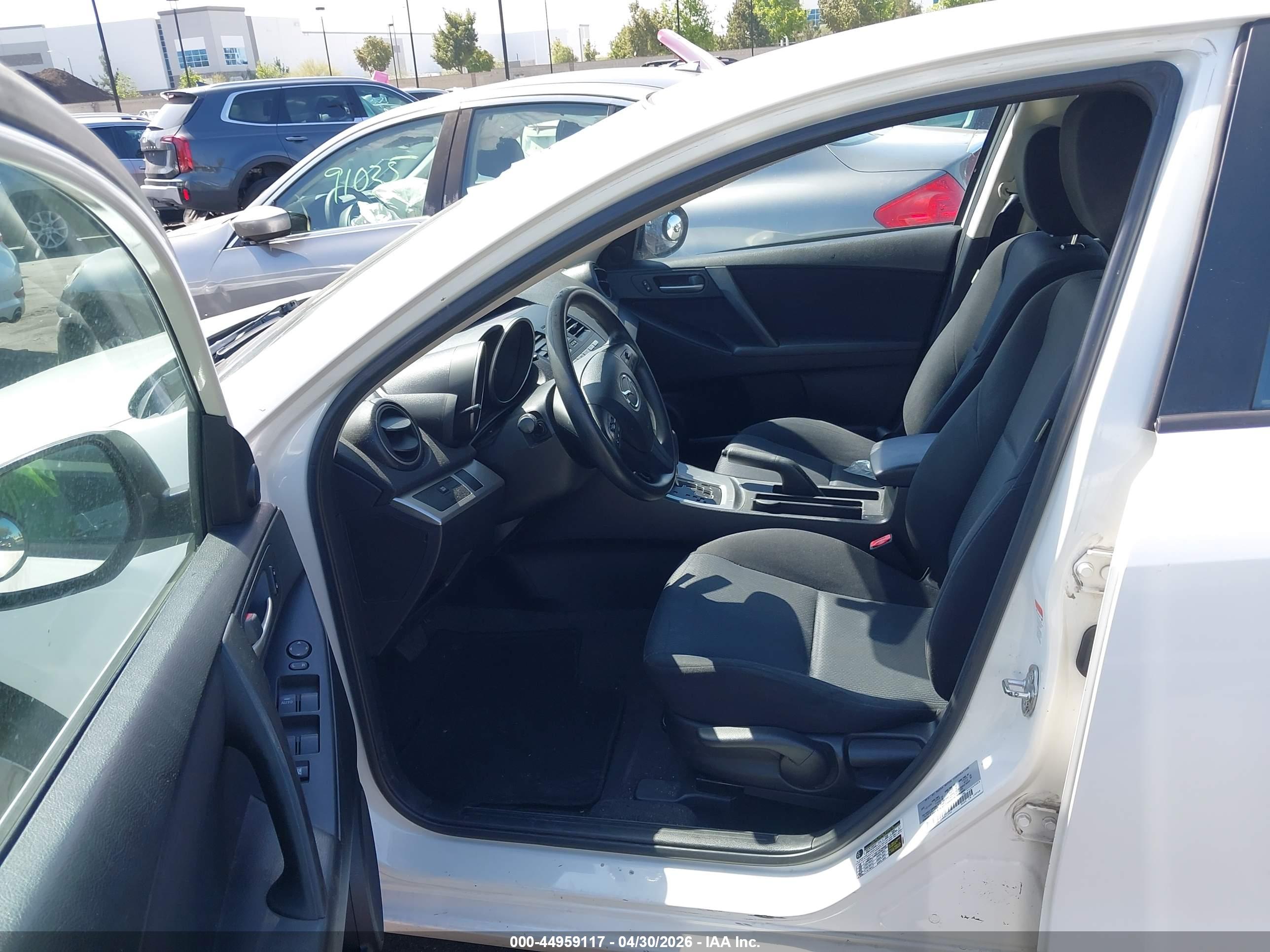 MAZDA MAZDA3 image 5