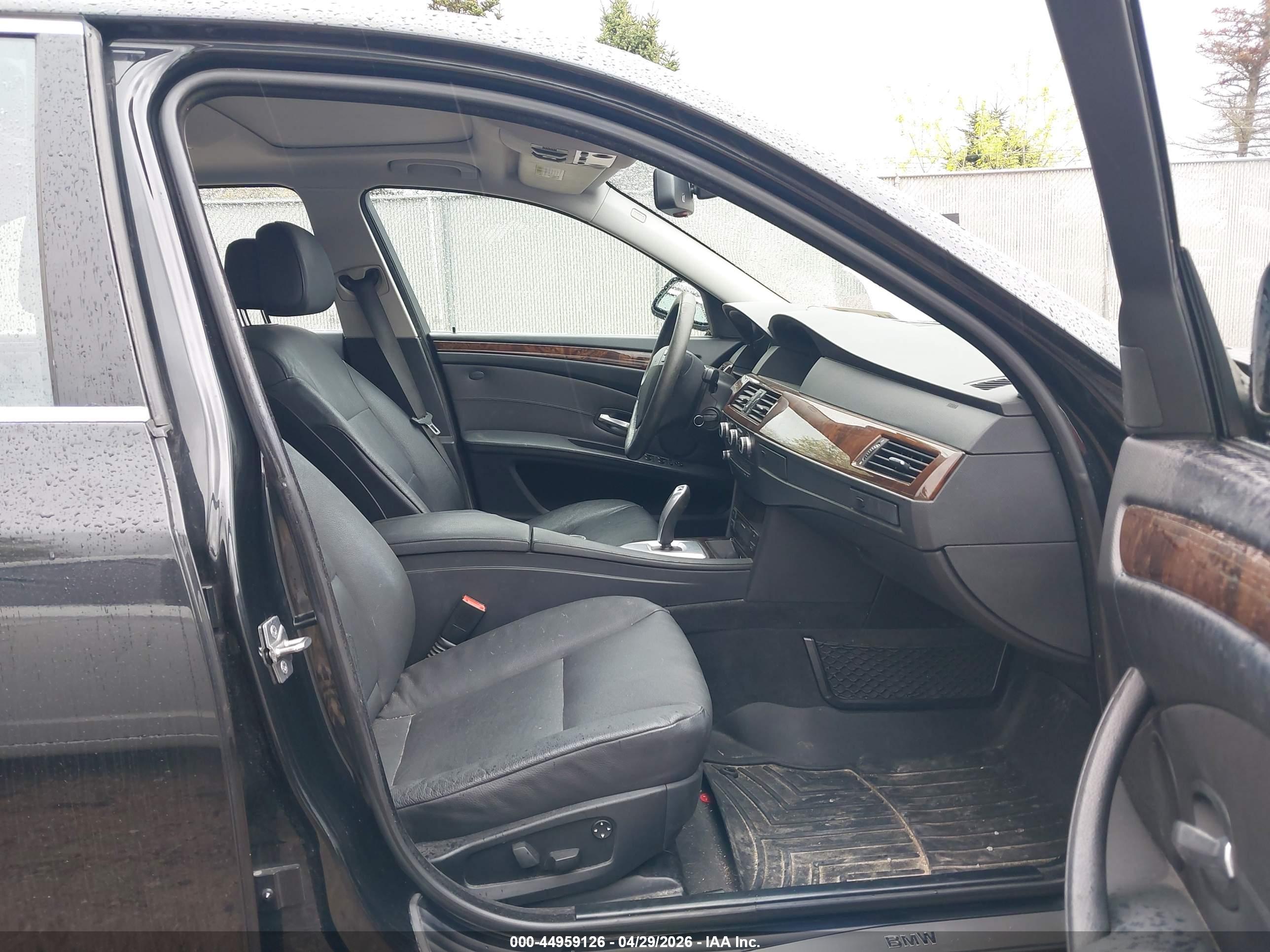 BMW 528I image 5