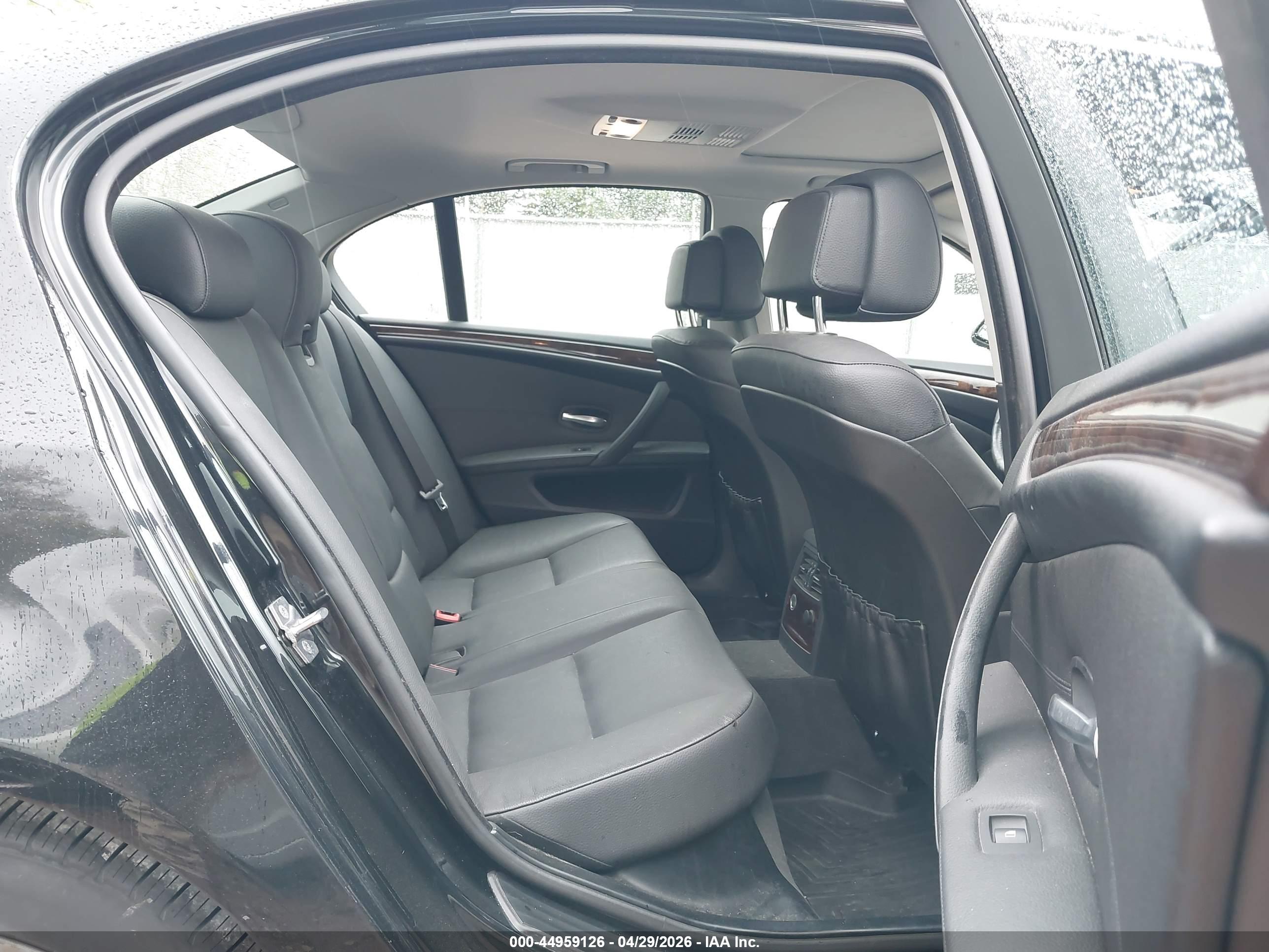 BMW 528I image 8