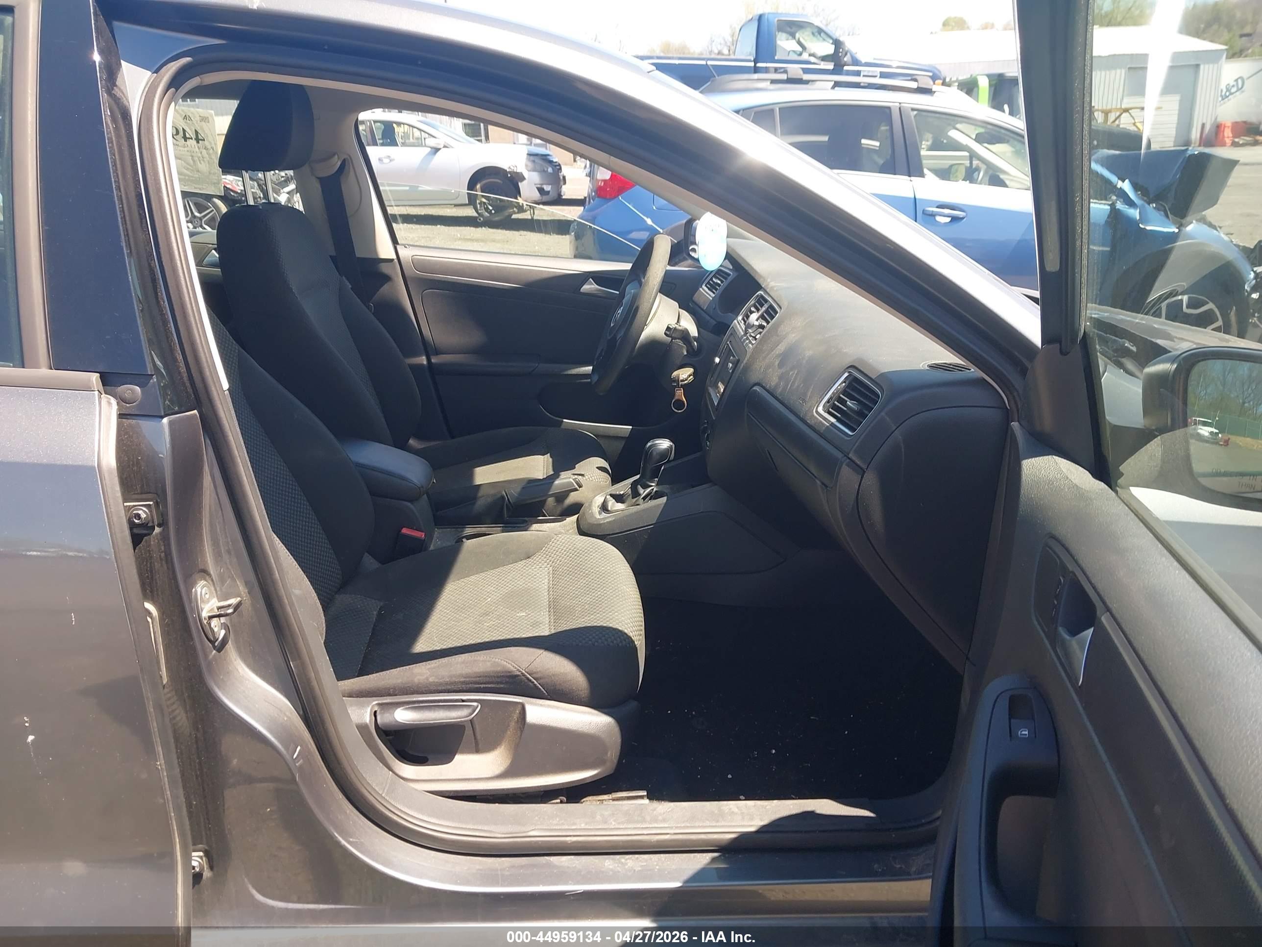 VOLKSWAGEN JETTA image 5
