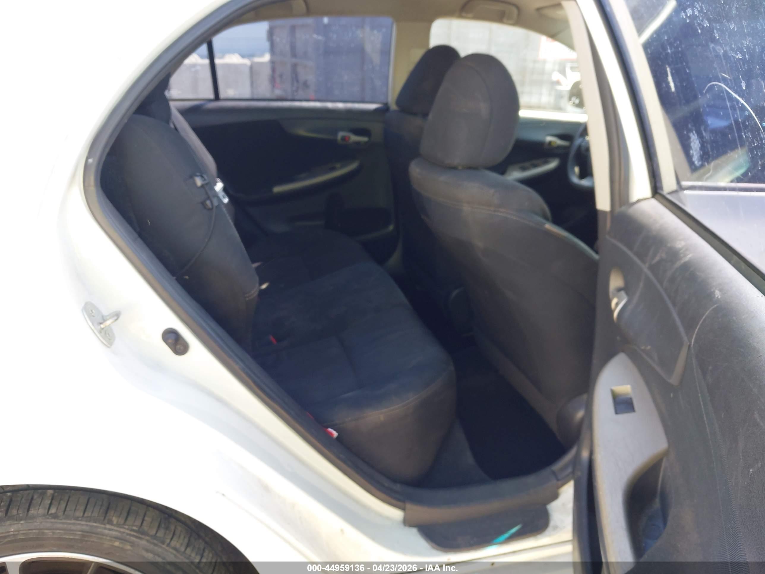 TOYOTA COROLLA image 8