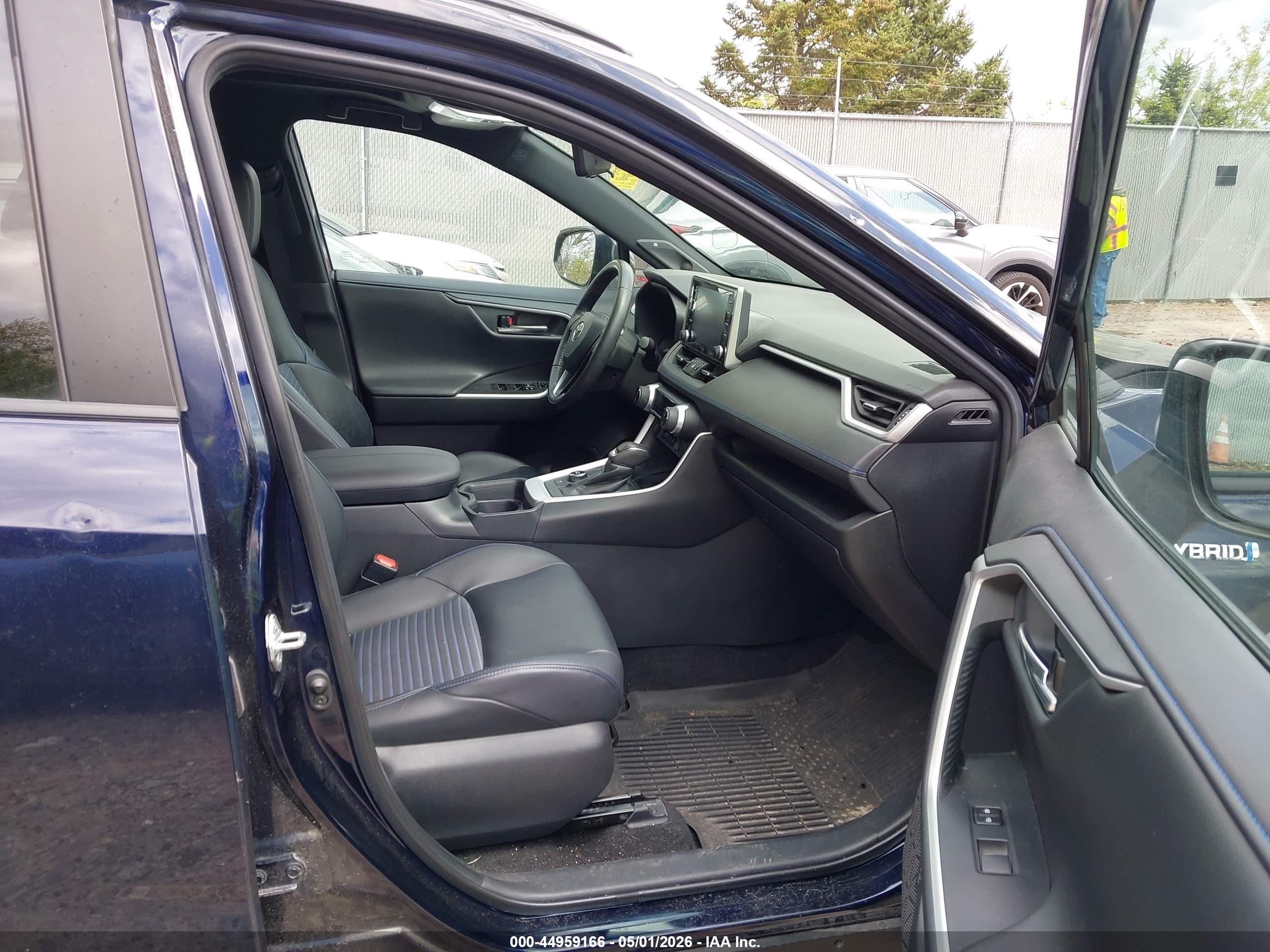 TOYOTA RAV4 image 5