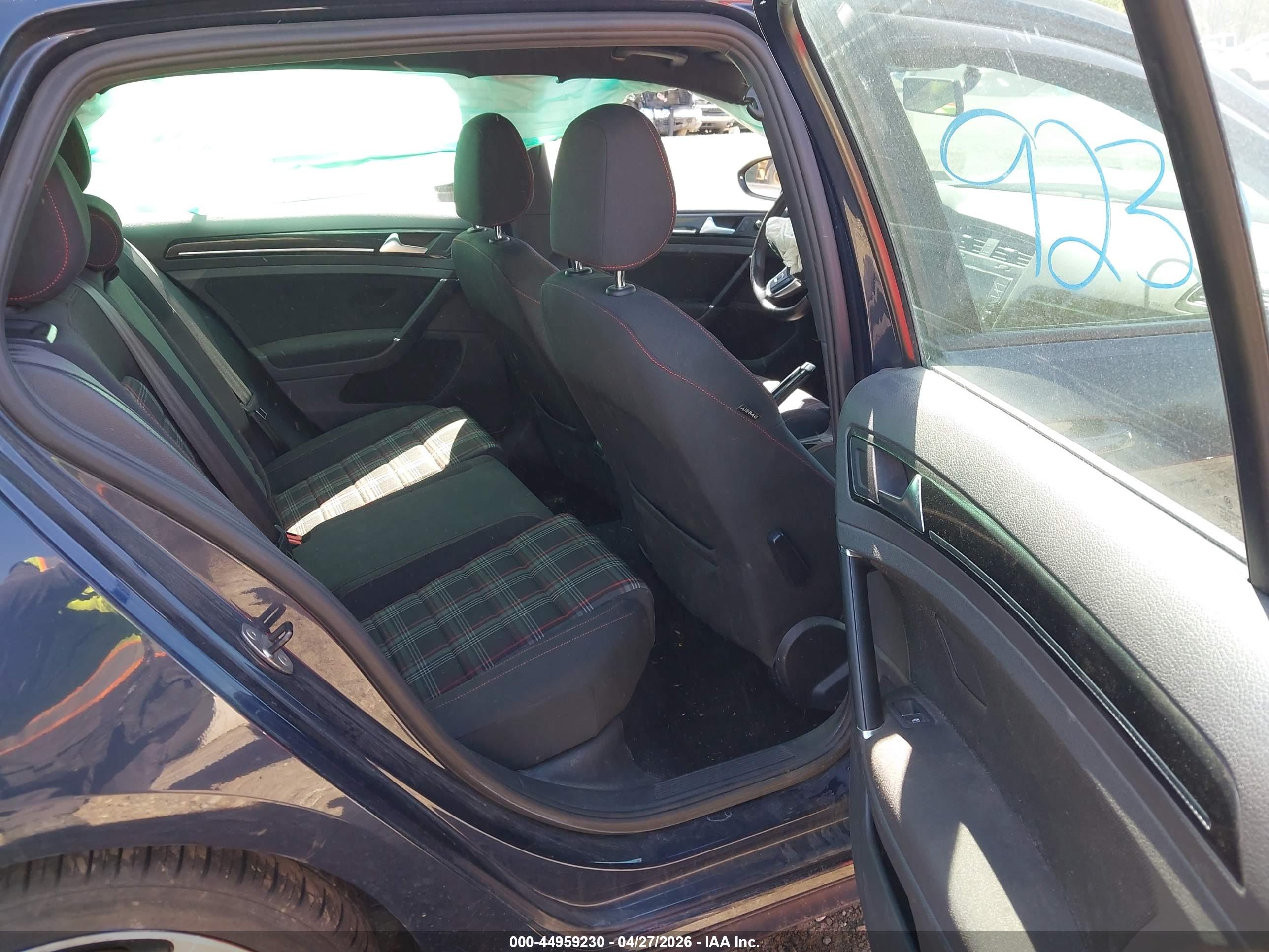 VOLKSWAGEN GOLF image 8