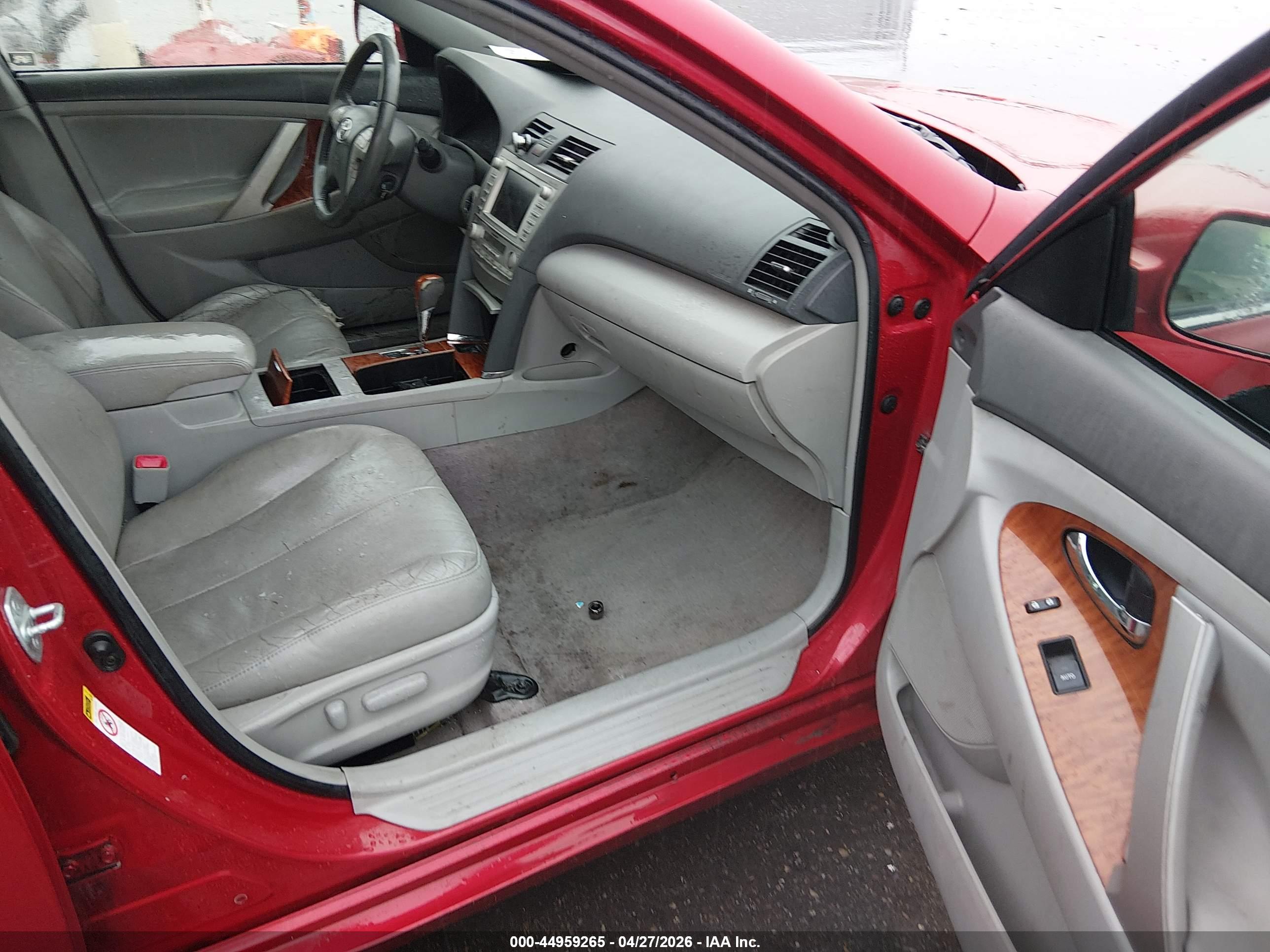TOYOTA CAMRY image 5