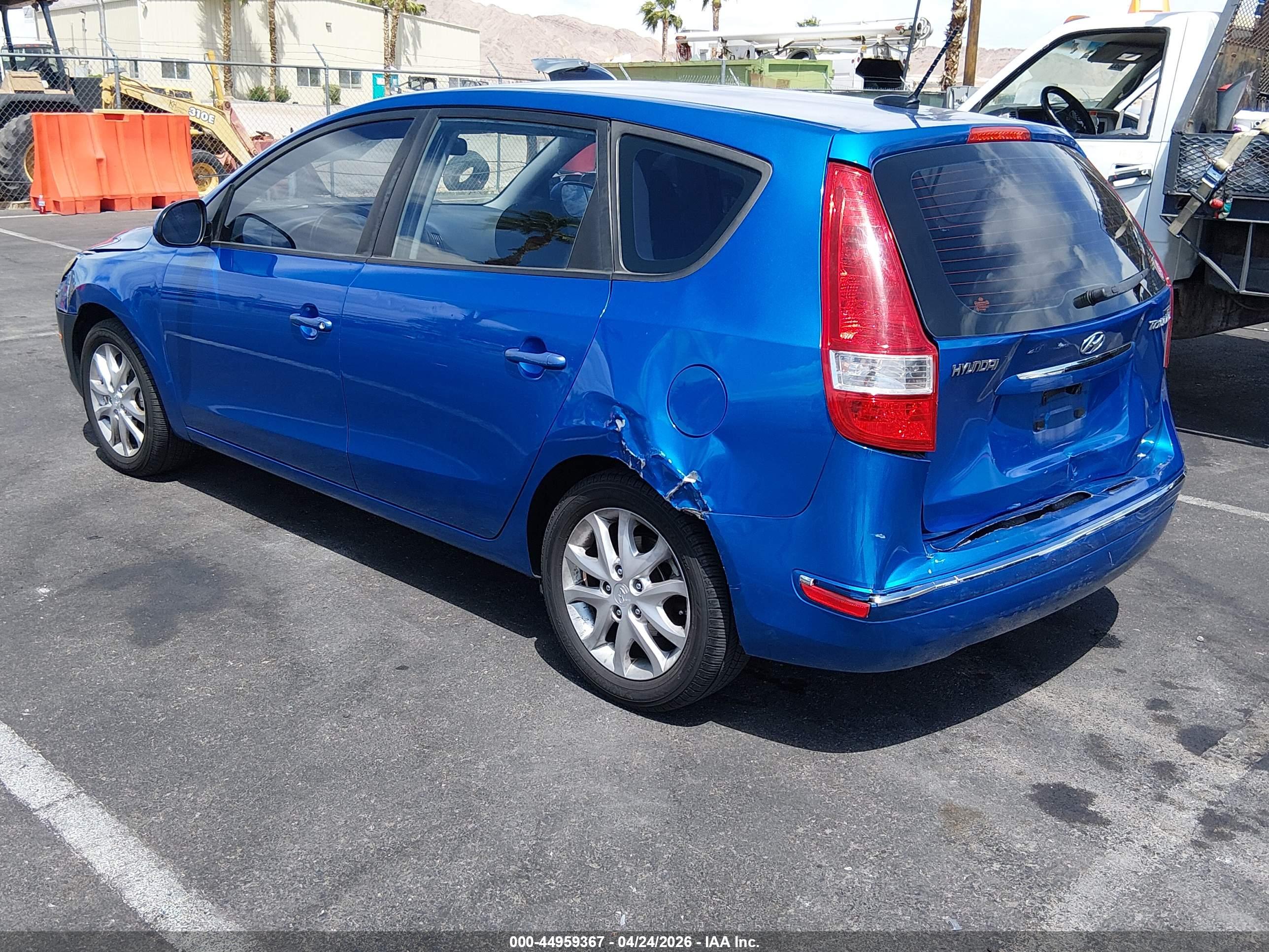 HYUNDAI ELANTRA image 3