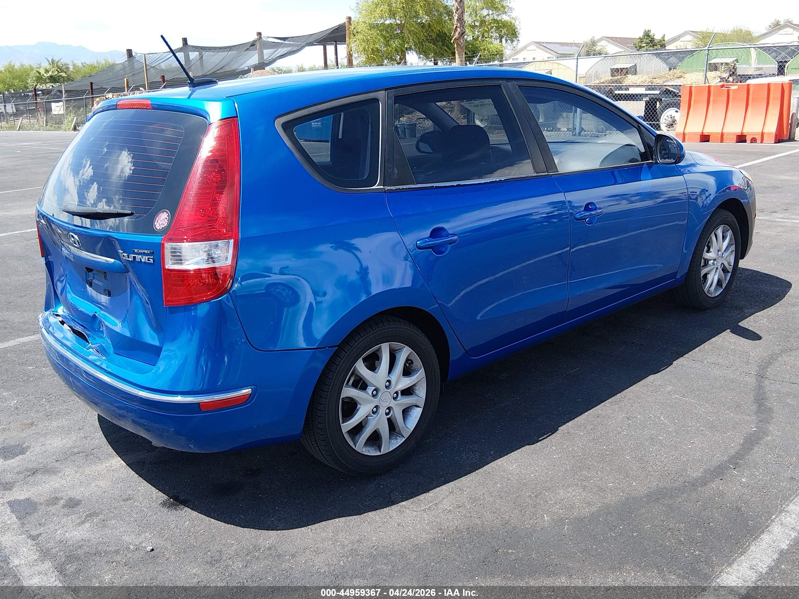 HYUNDAI ELANTRA image 4