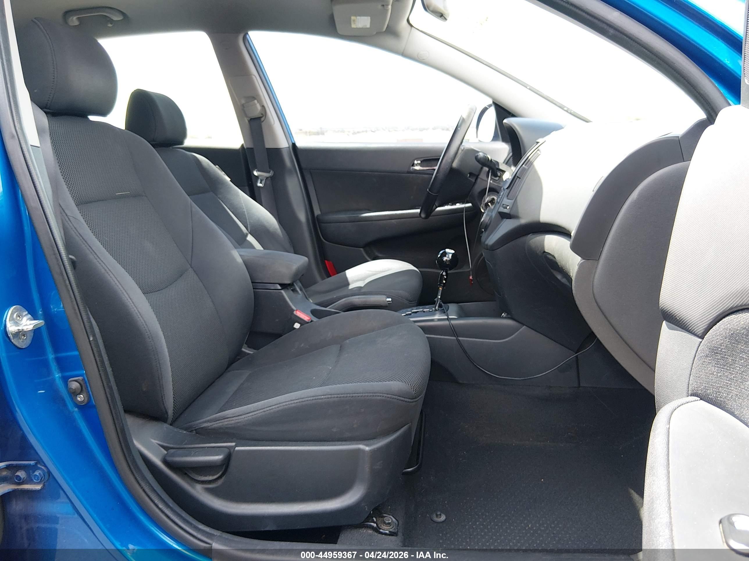 HYUNDAI ELANTRA image 5