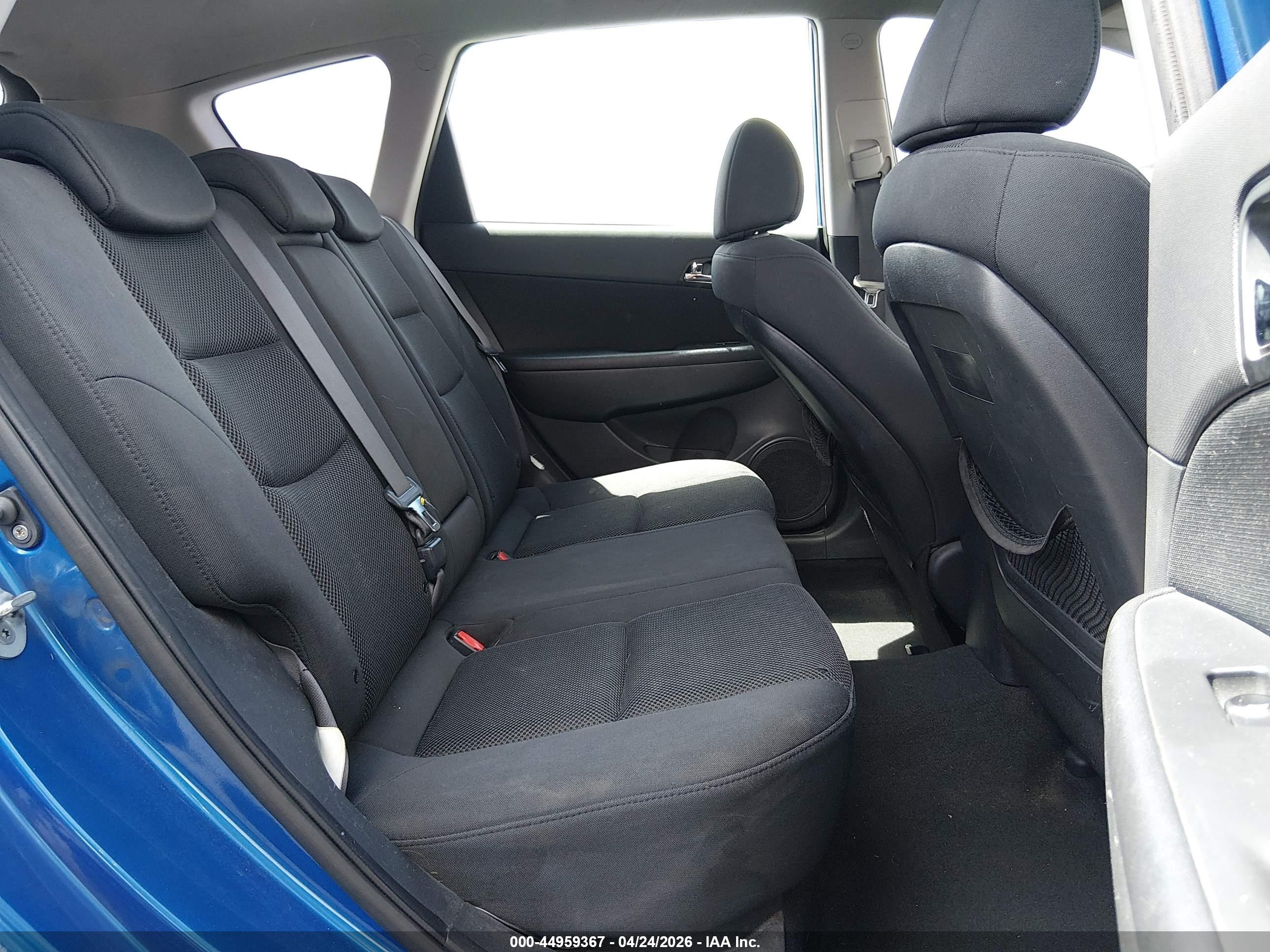 HYUNDAI ELANTRA image 8