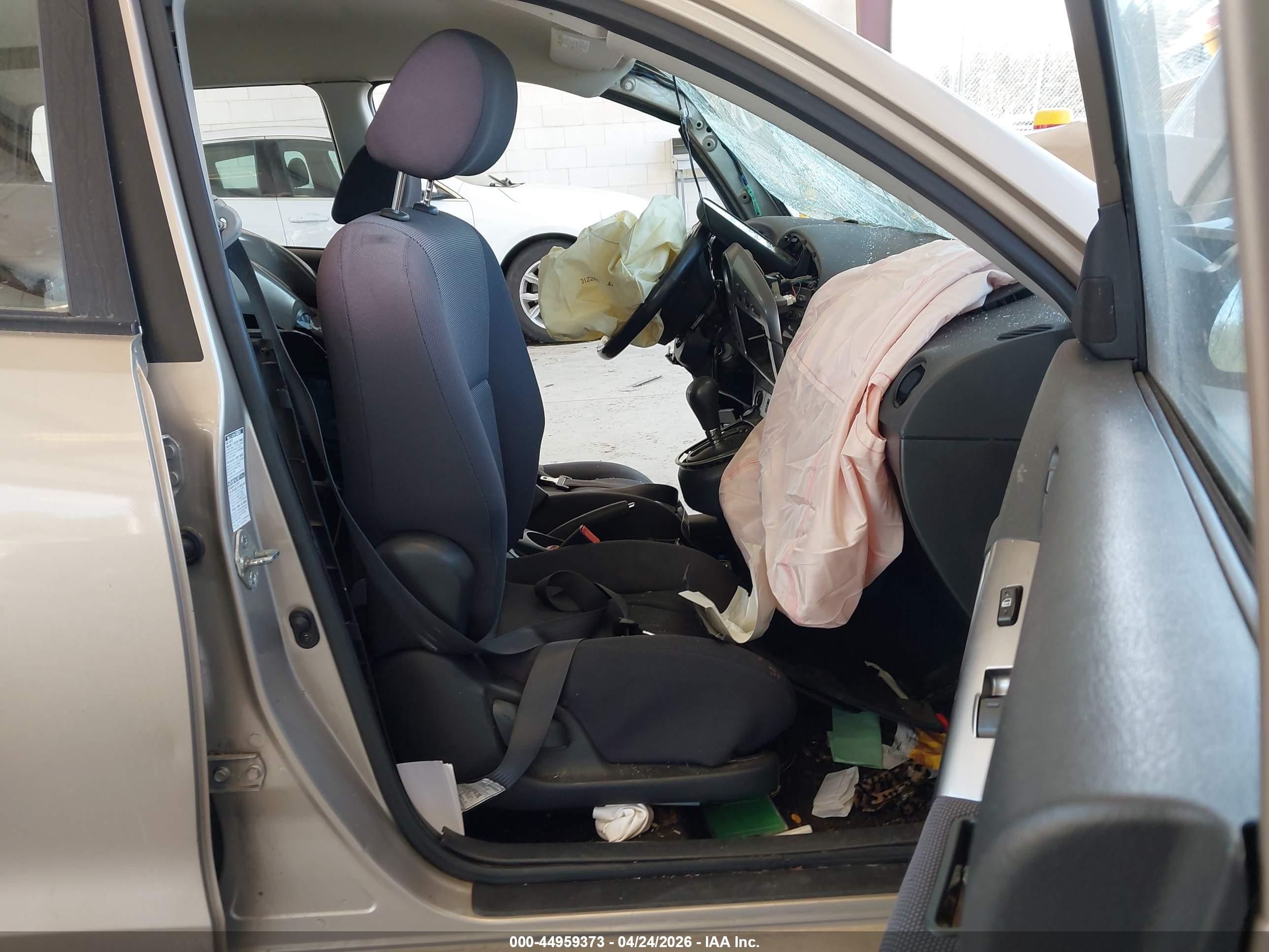 TOYOTA MATRIX image 5