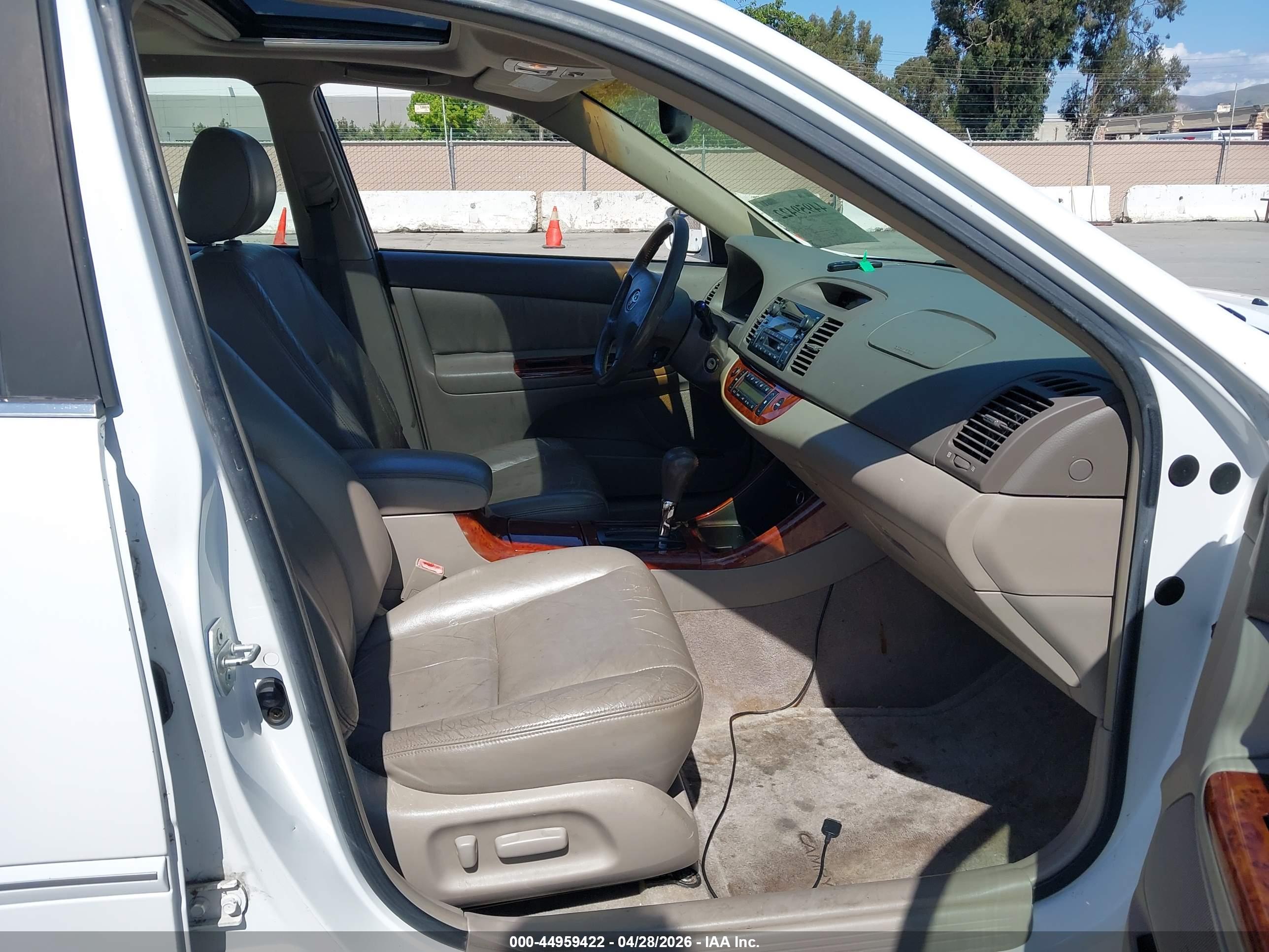 TOYOTA CAMRY image 5