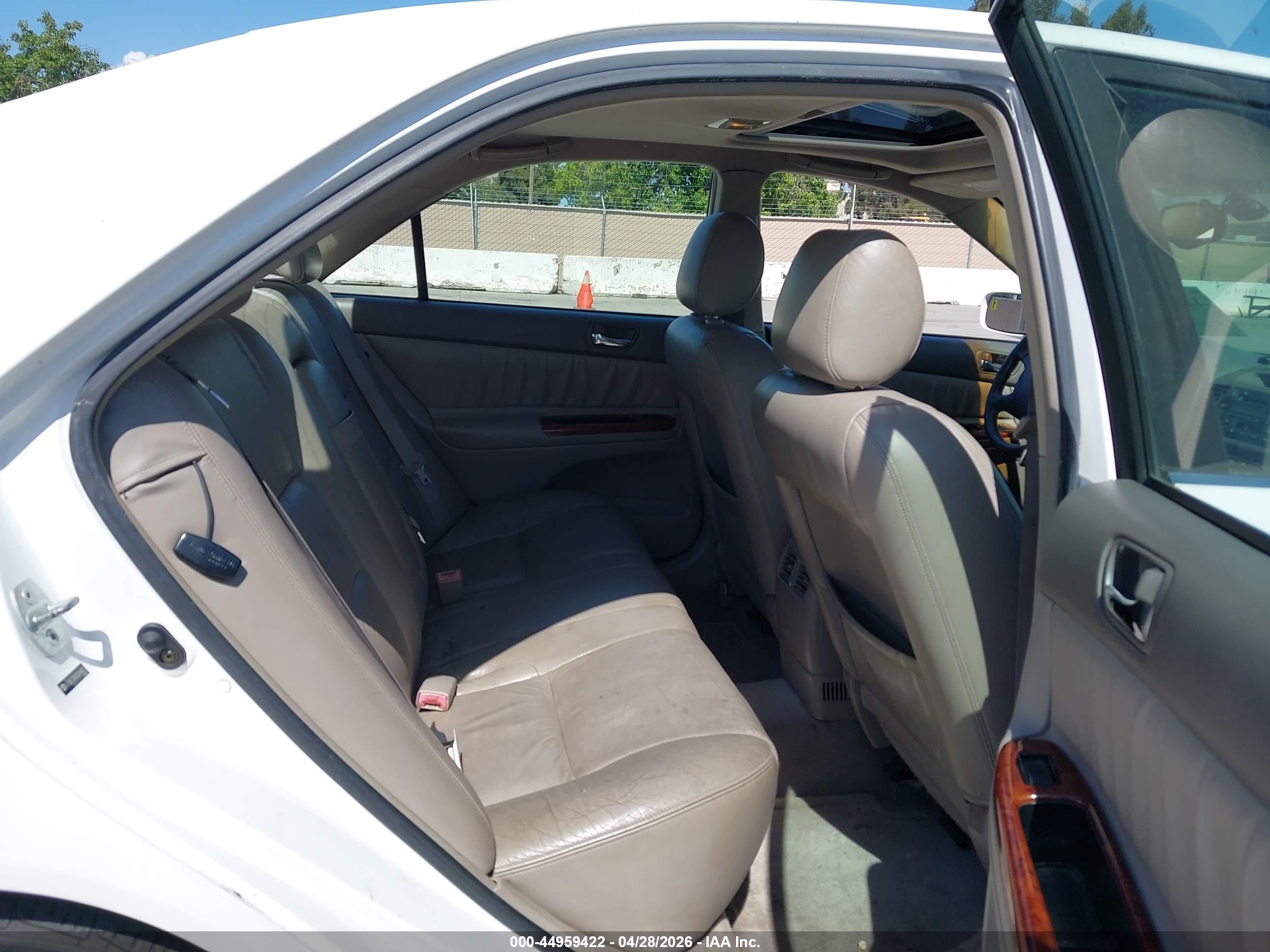 TOYOTA CAMRY image 8