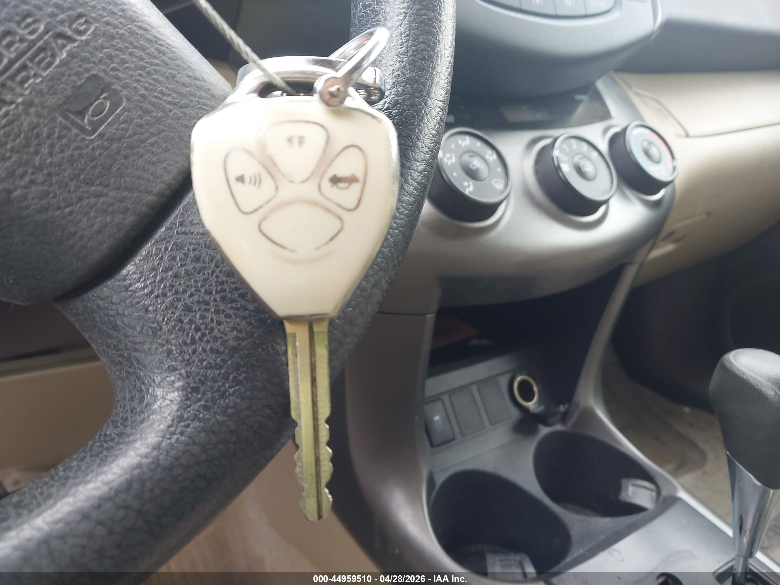TOYOTA RAV4 image 11