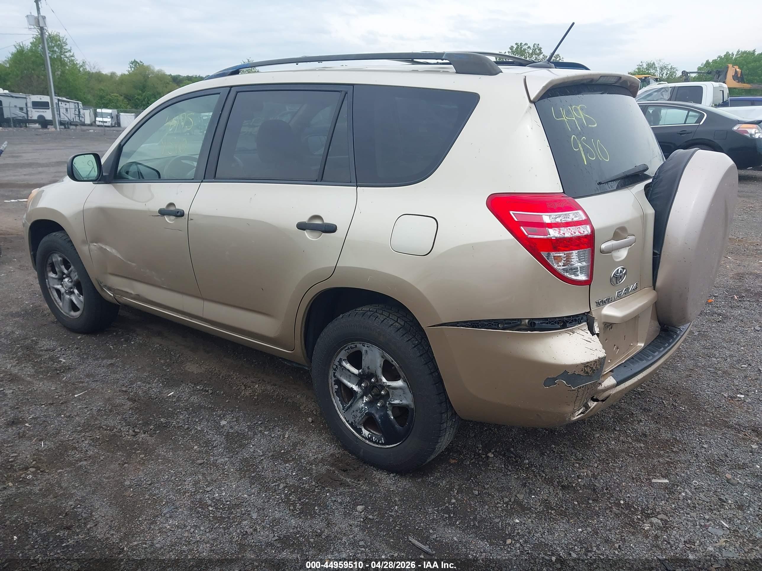 TOYOTA RAV4 image 3