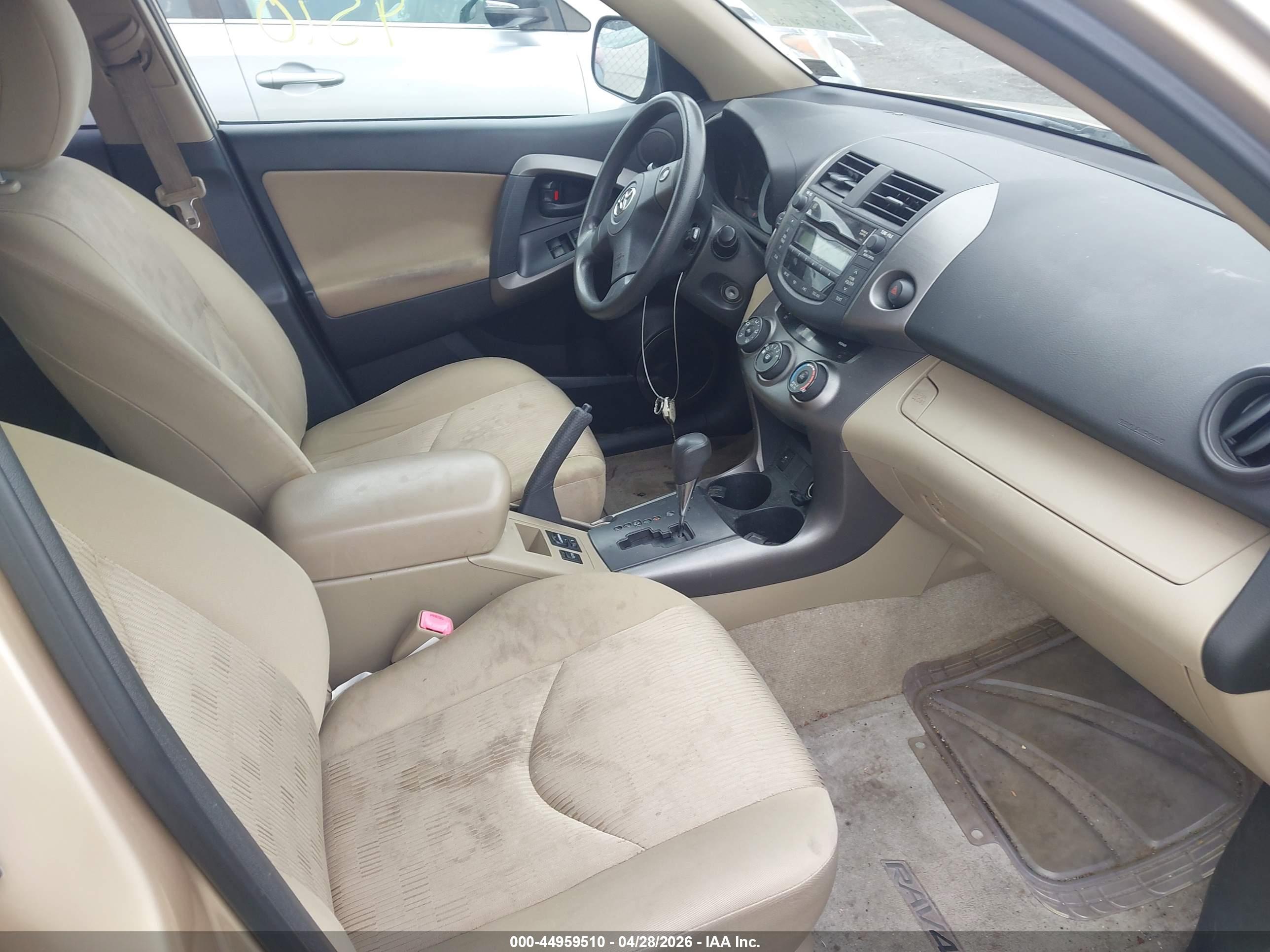 TOYOTA RAV4 image 5