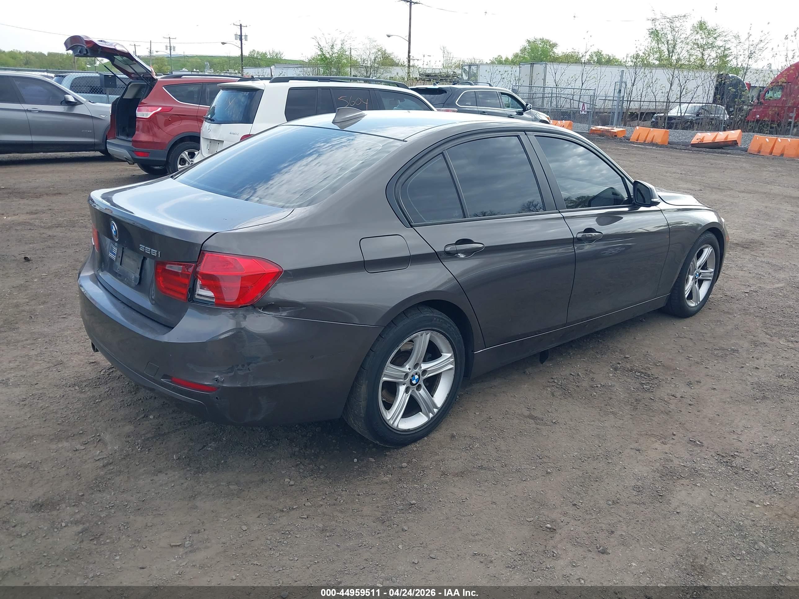 BMW 328I image 4