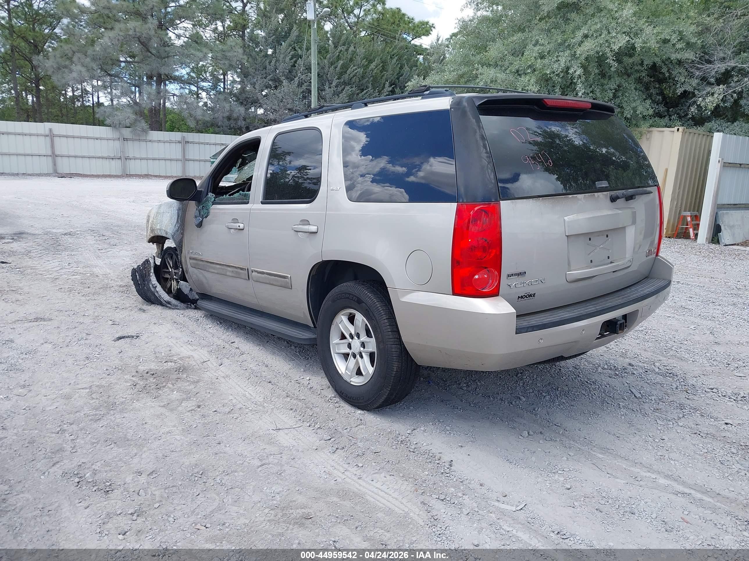 GMC YUKON image 3