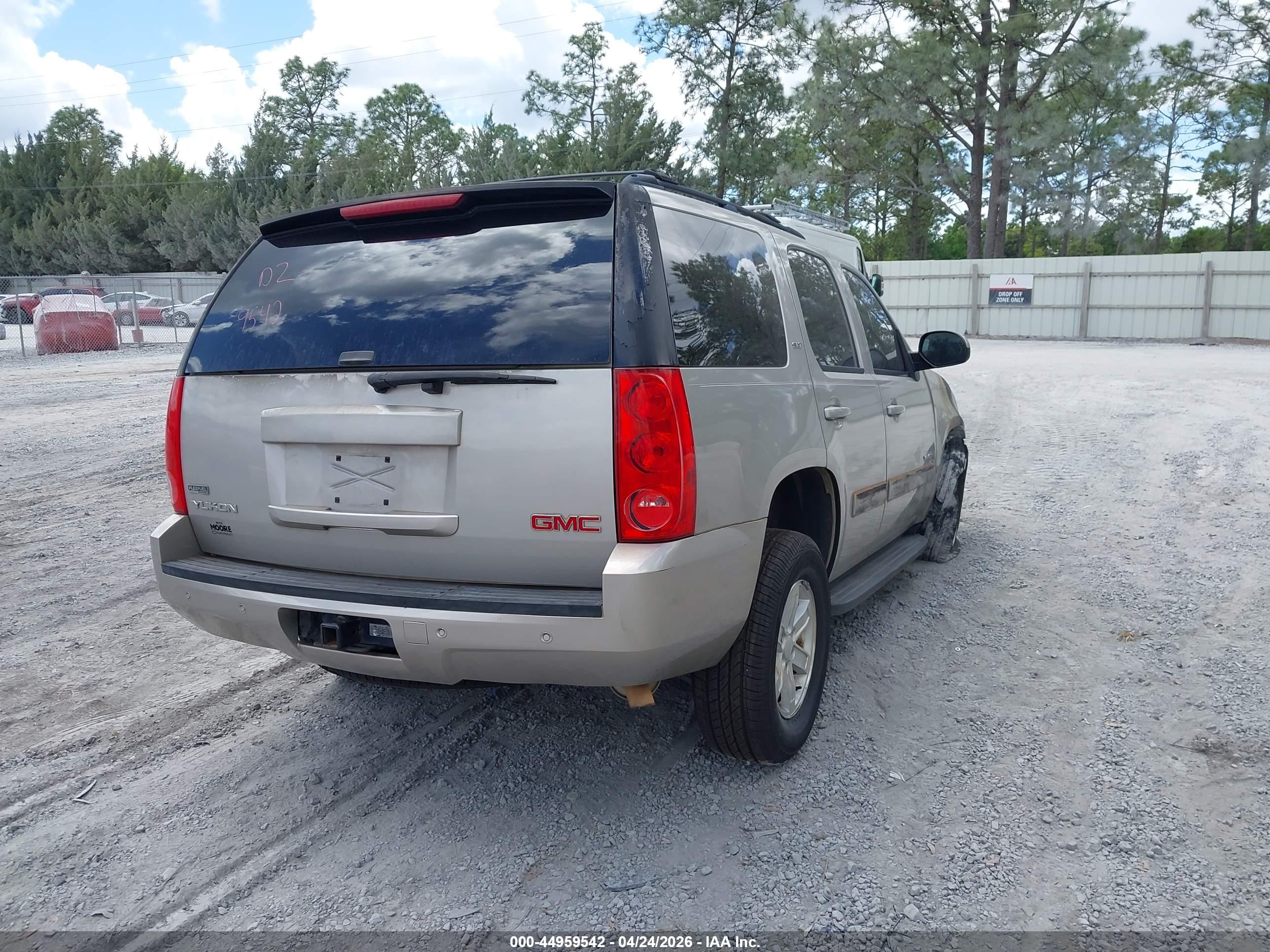 GMC YUKON image 4