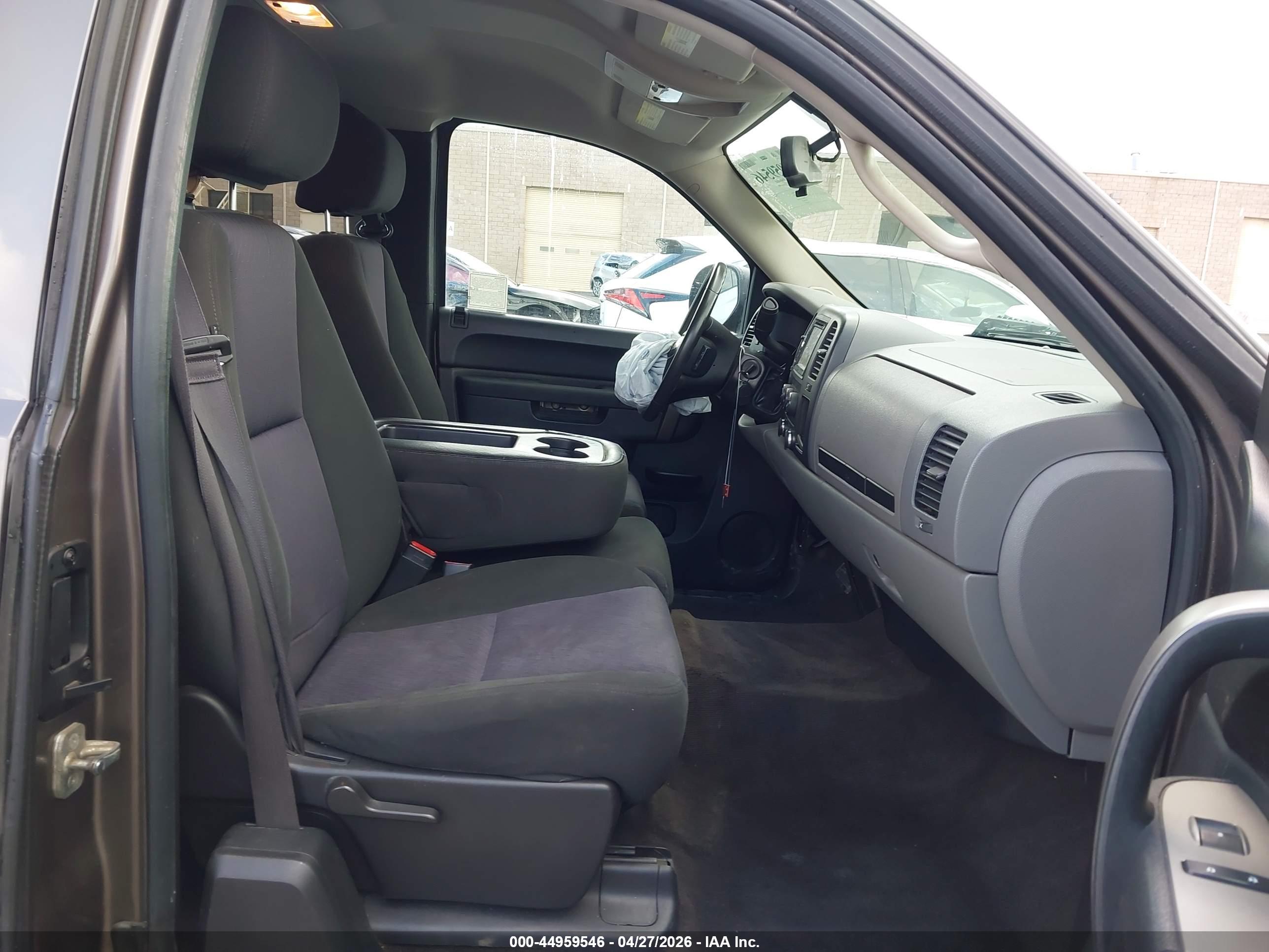 CHEVROLET SILVERADO image 5