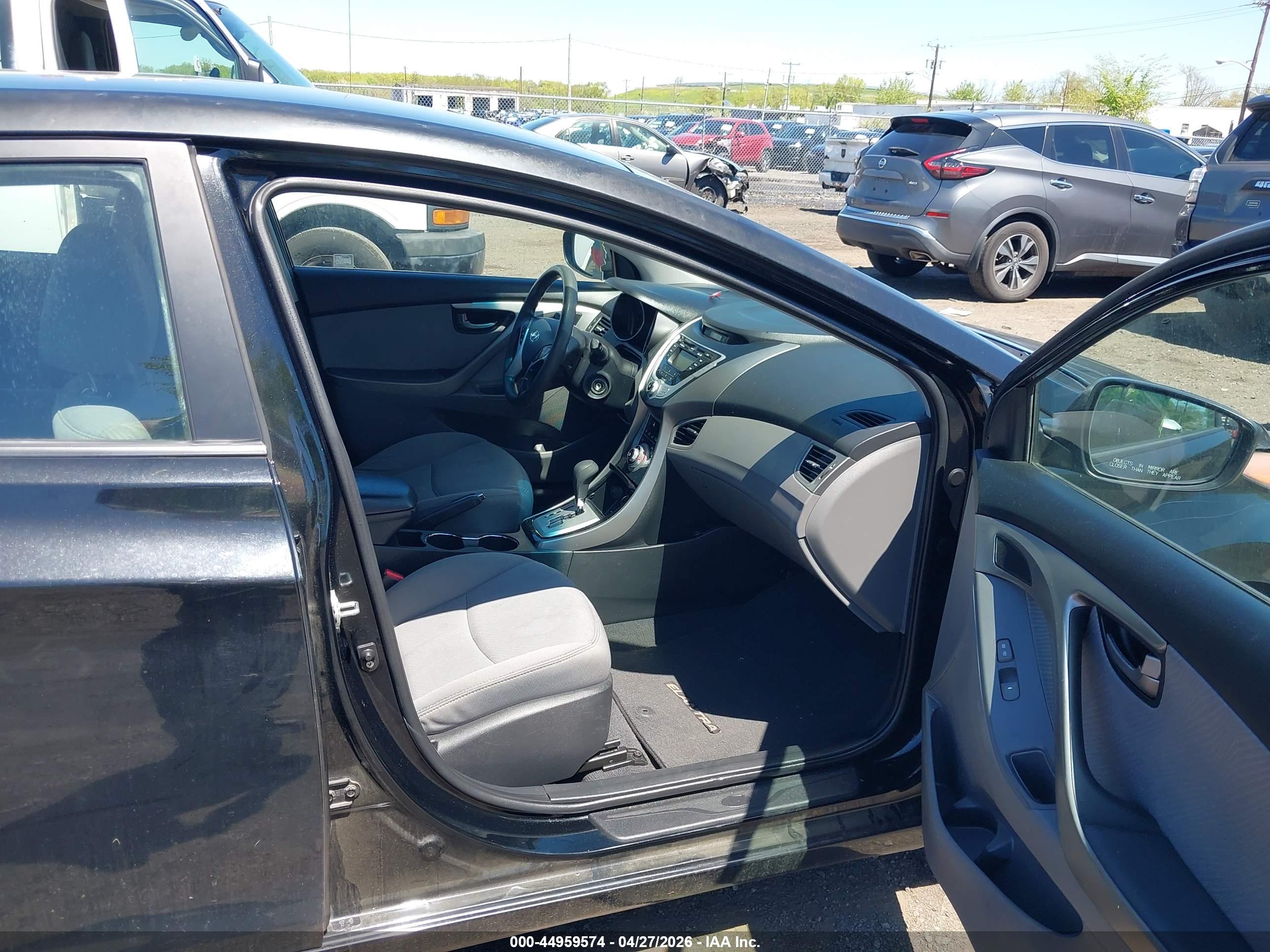 HYUNDAI ELANTRA image 5